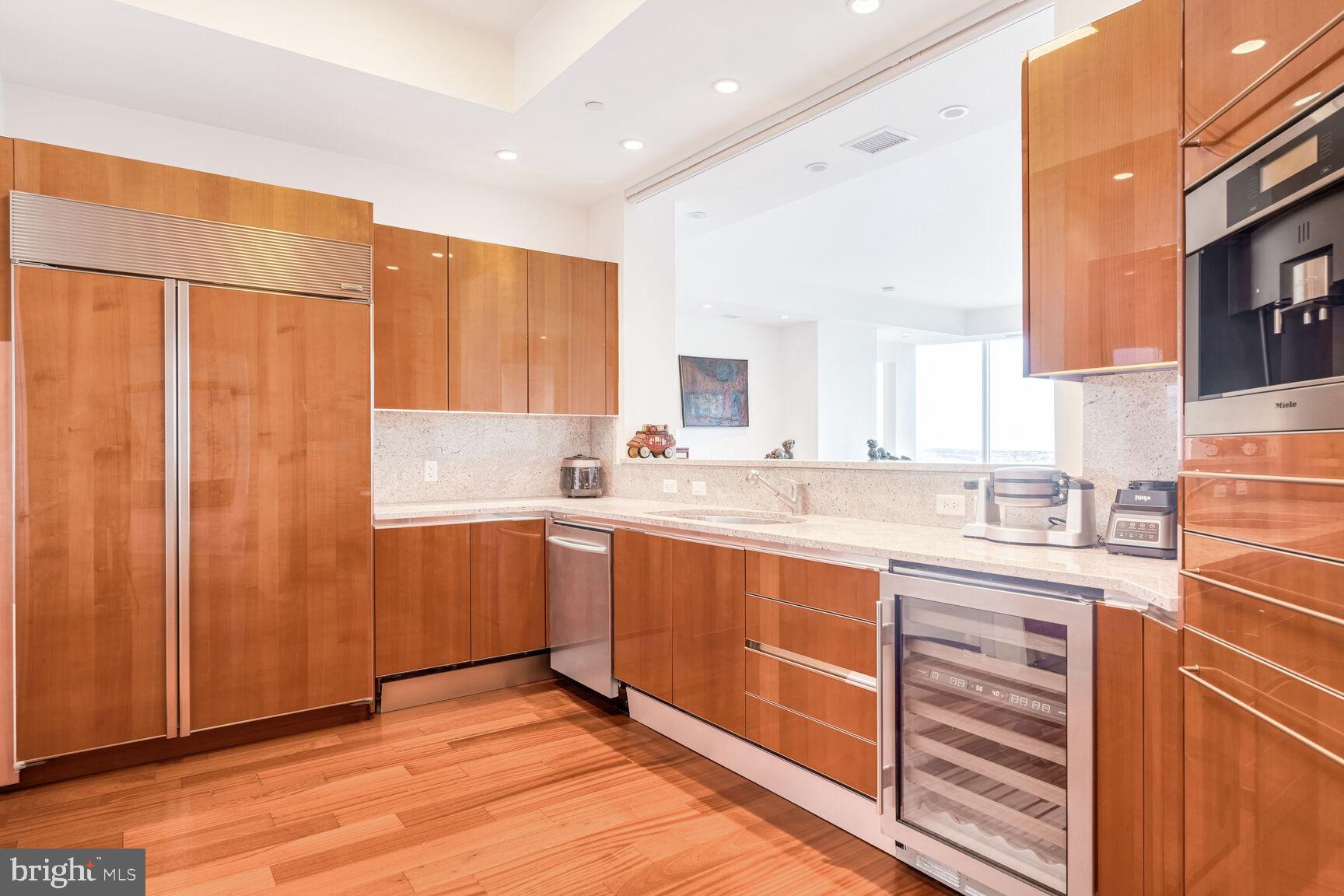 ROSSLYN - Residential Lease