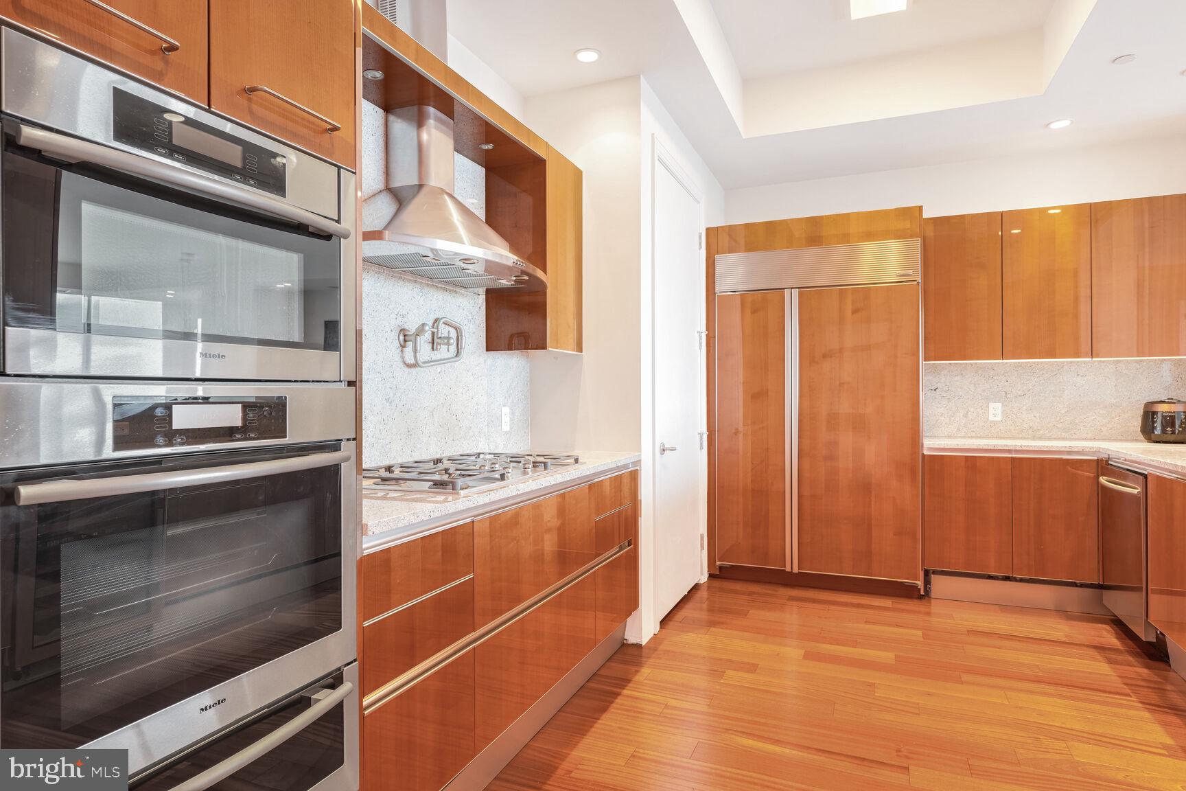 ROSSLYN - Residential Lease