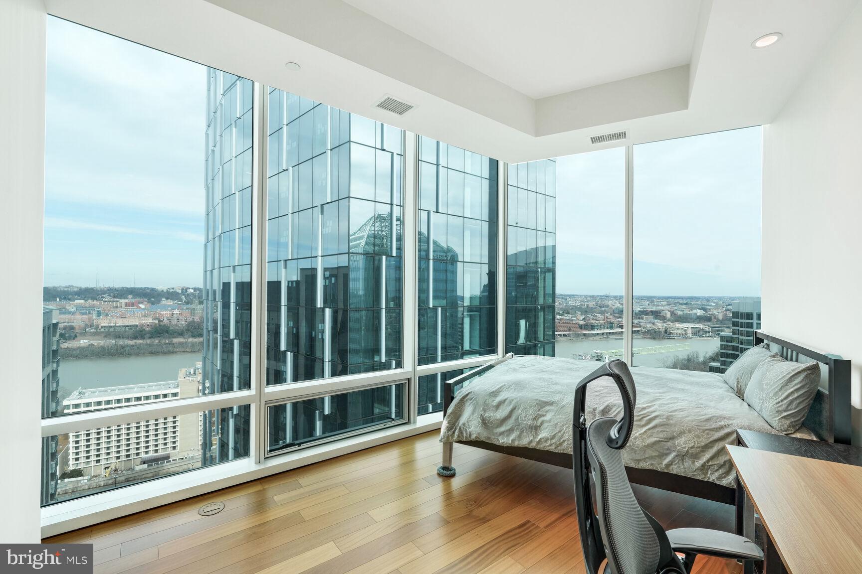 ROSSLYN - Residential Lease