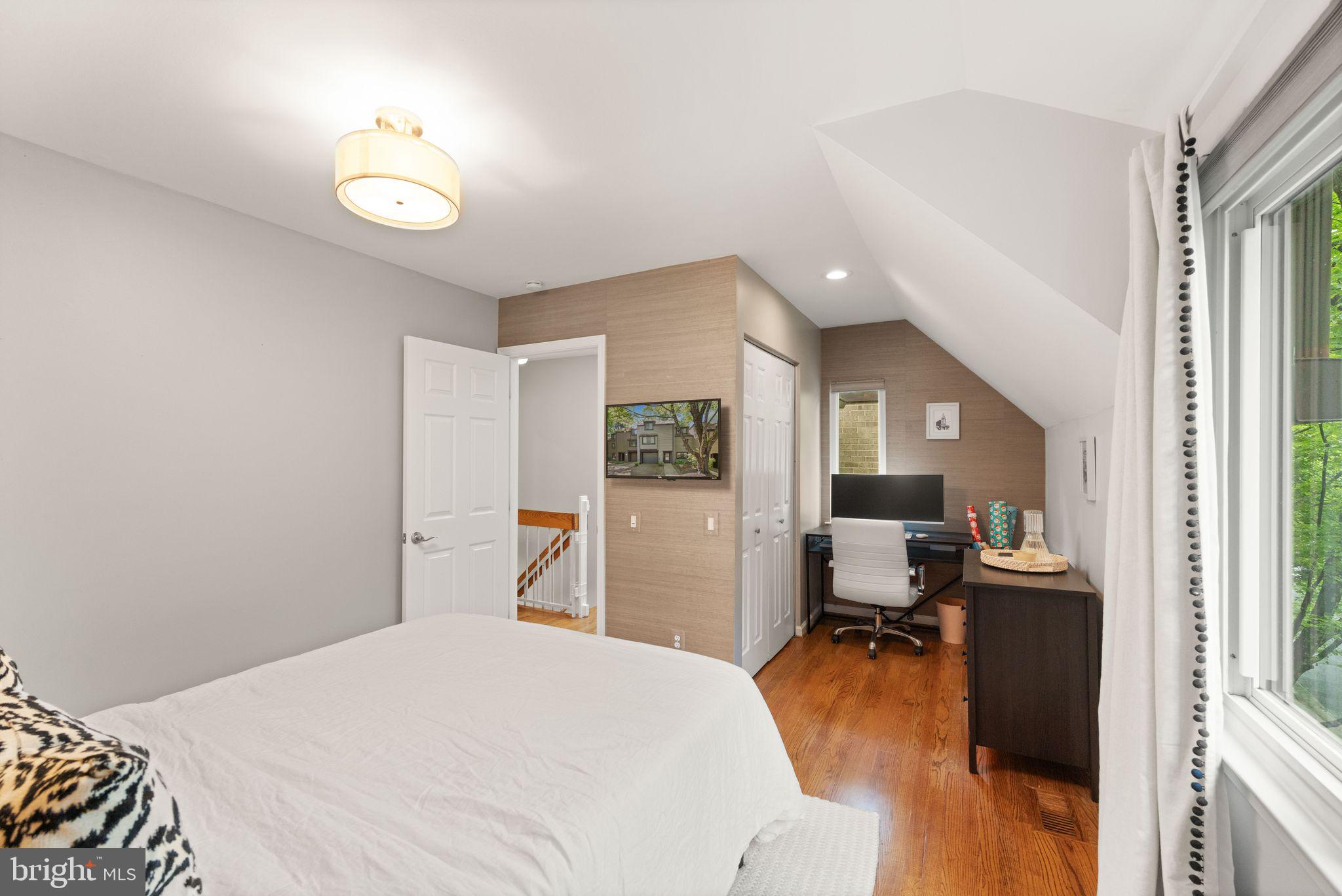 RESTON - Residential