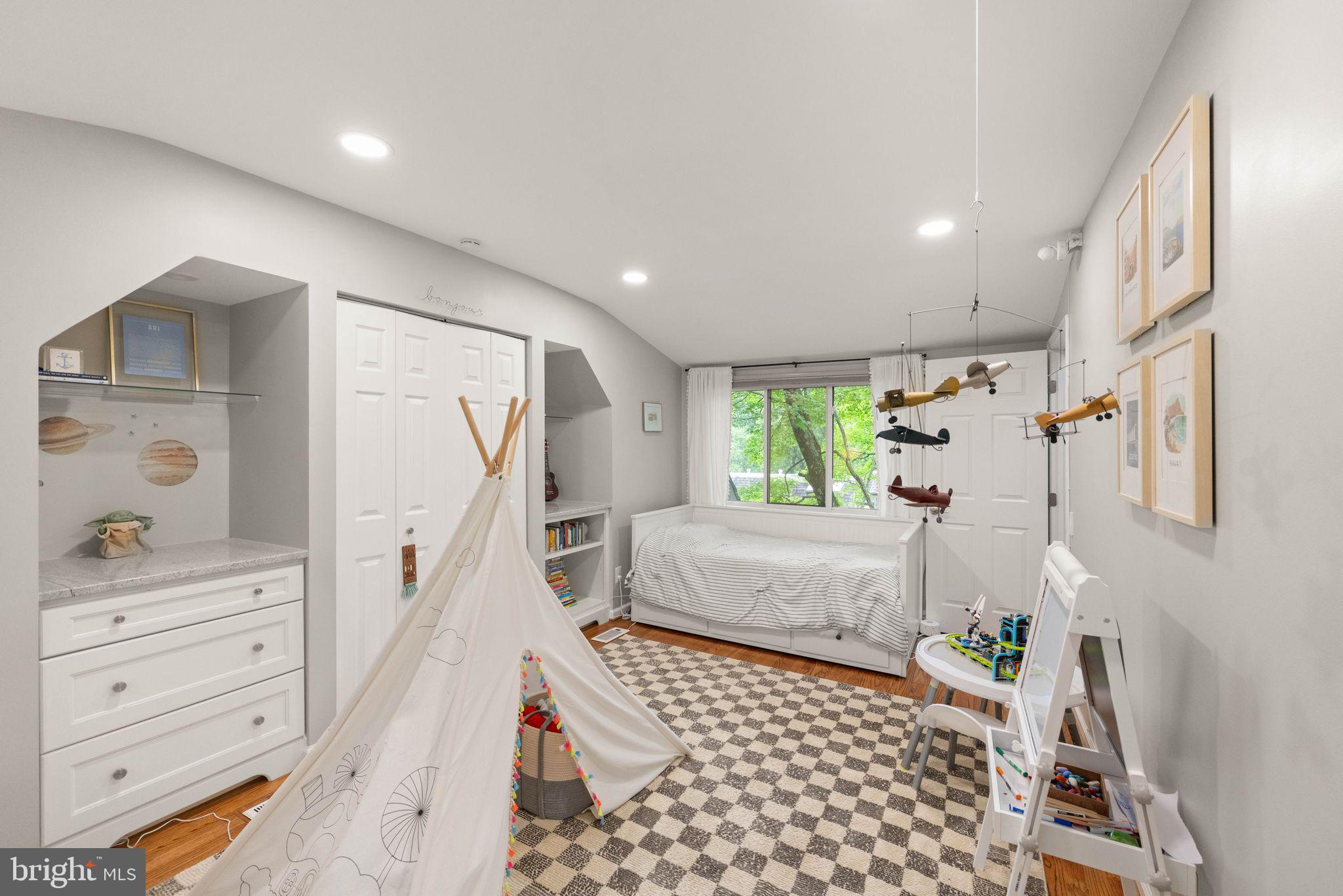 RESTON - Residential