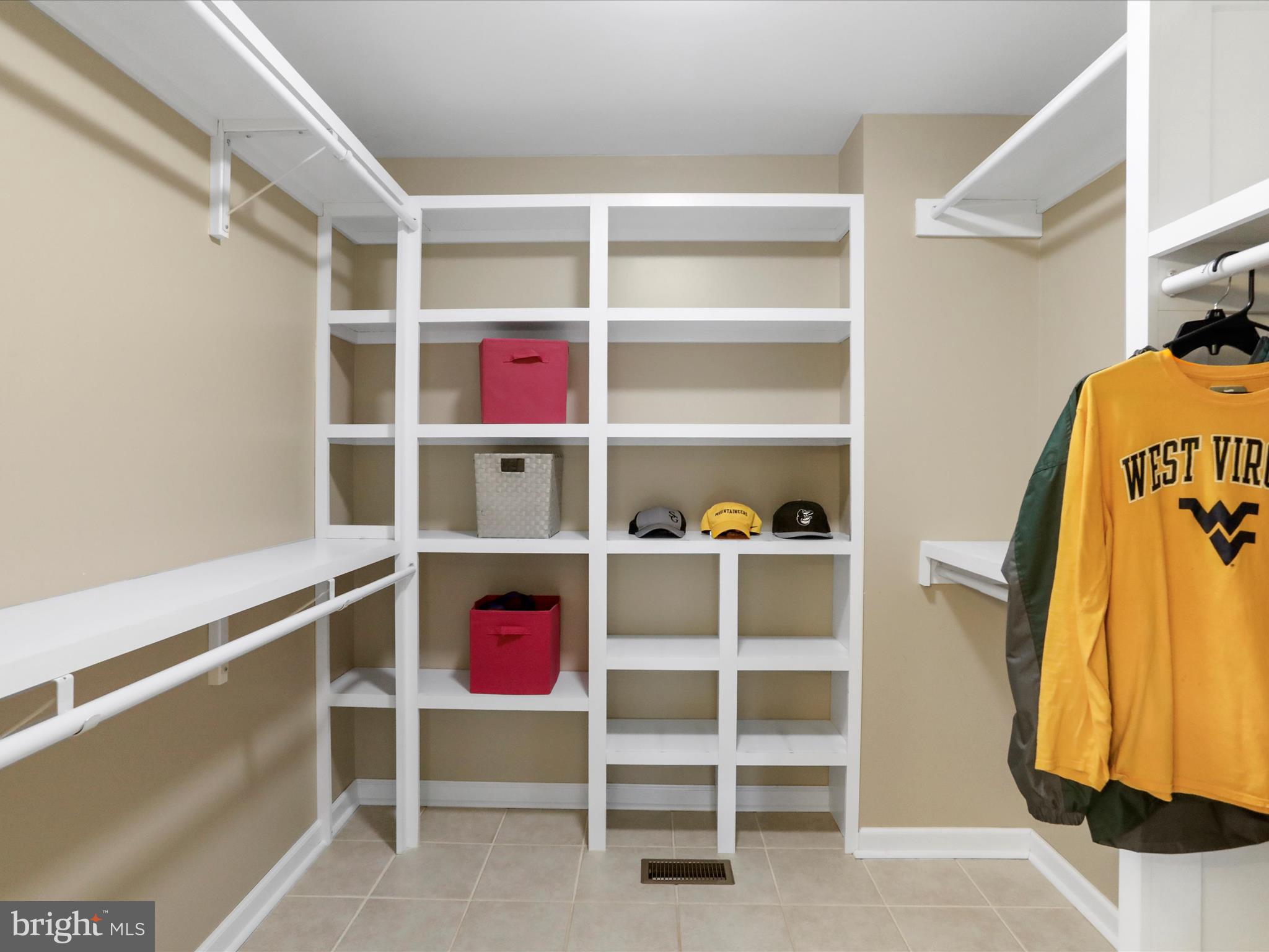 MONUMENT HILL - Residential