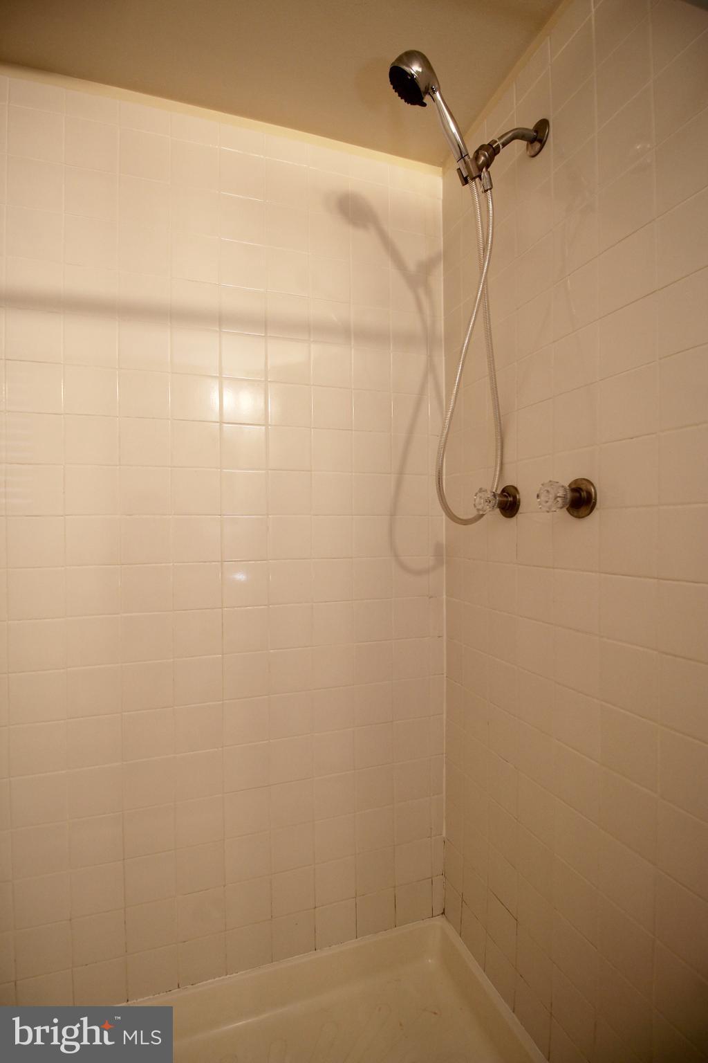 SHADOWOOD - Residential Lease