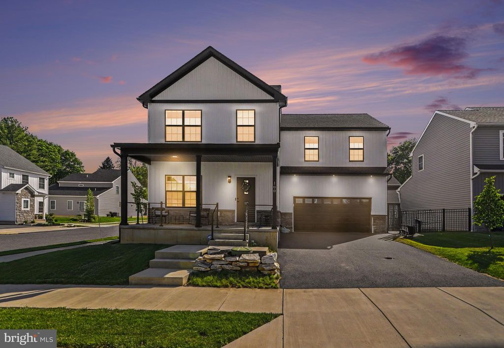 Photo of 100 Meadows Bend, LITITZ, PA 17543 (MLS # PALA2087900)