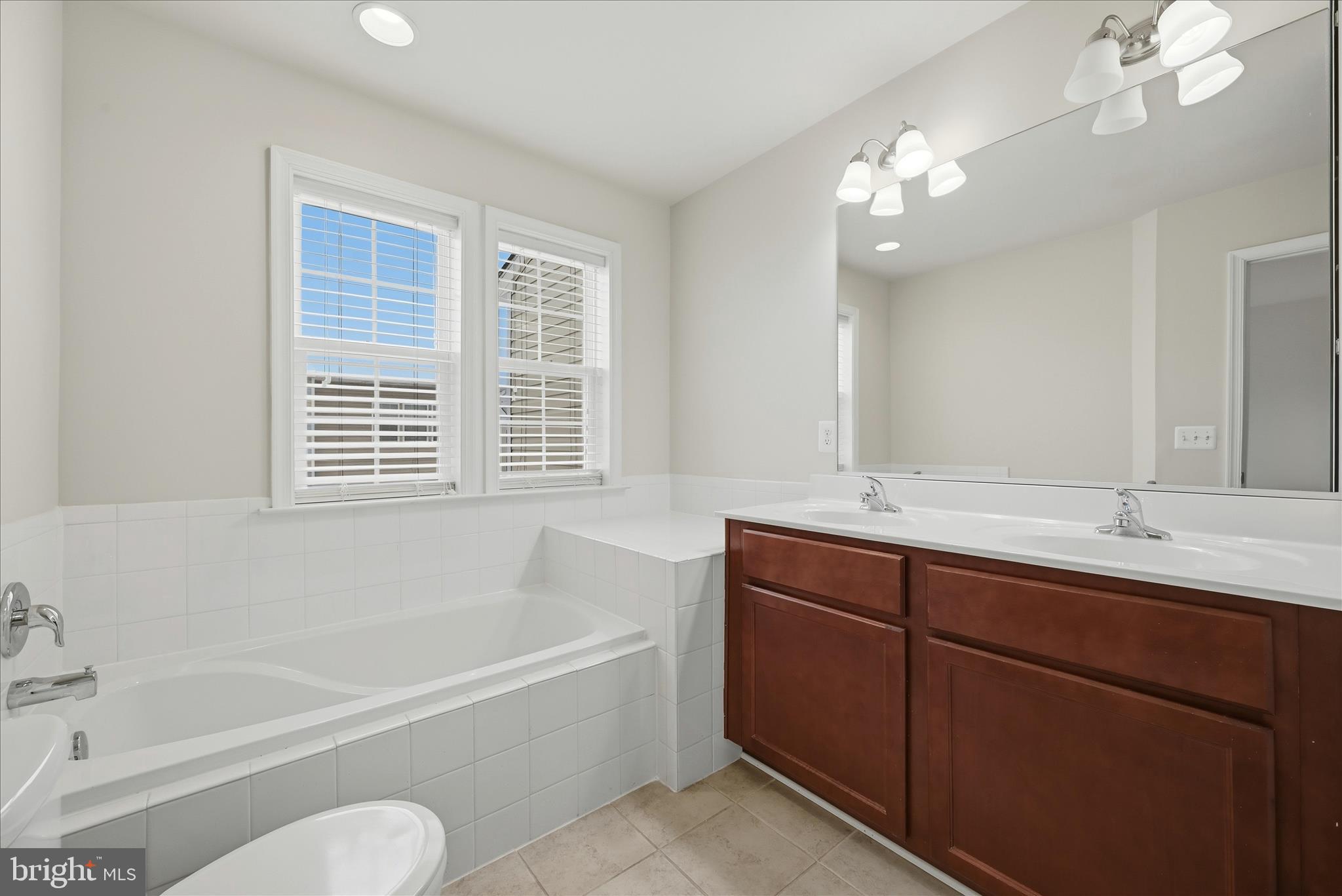 THE TOWNES AT TASKER - Residential