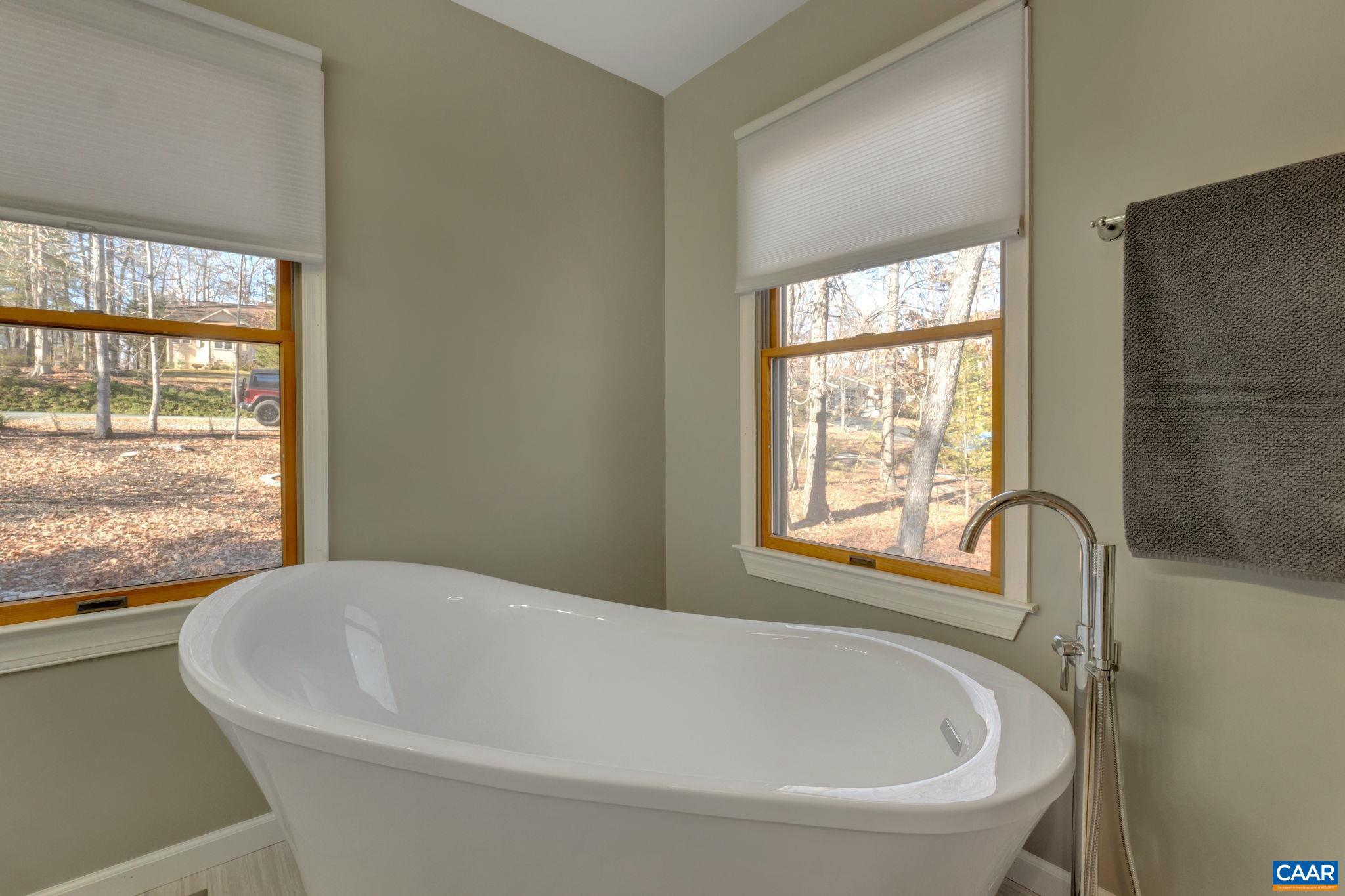 LAKE MONTICELLO - Residential