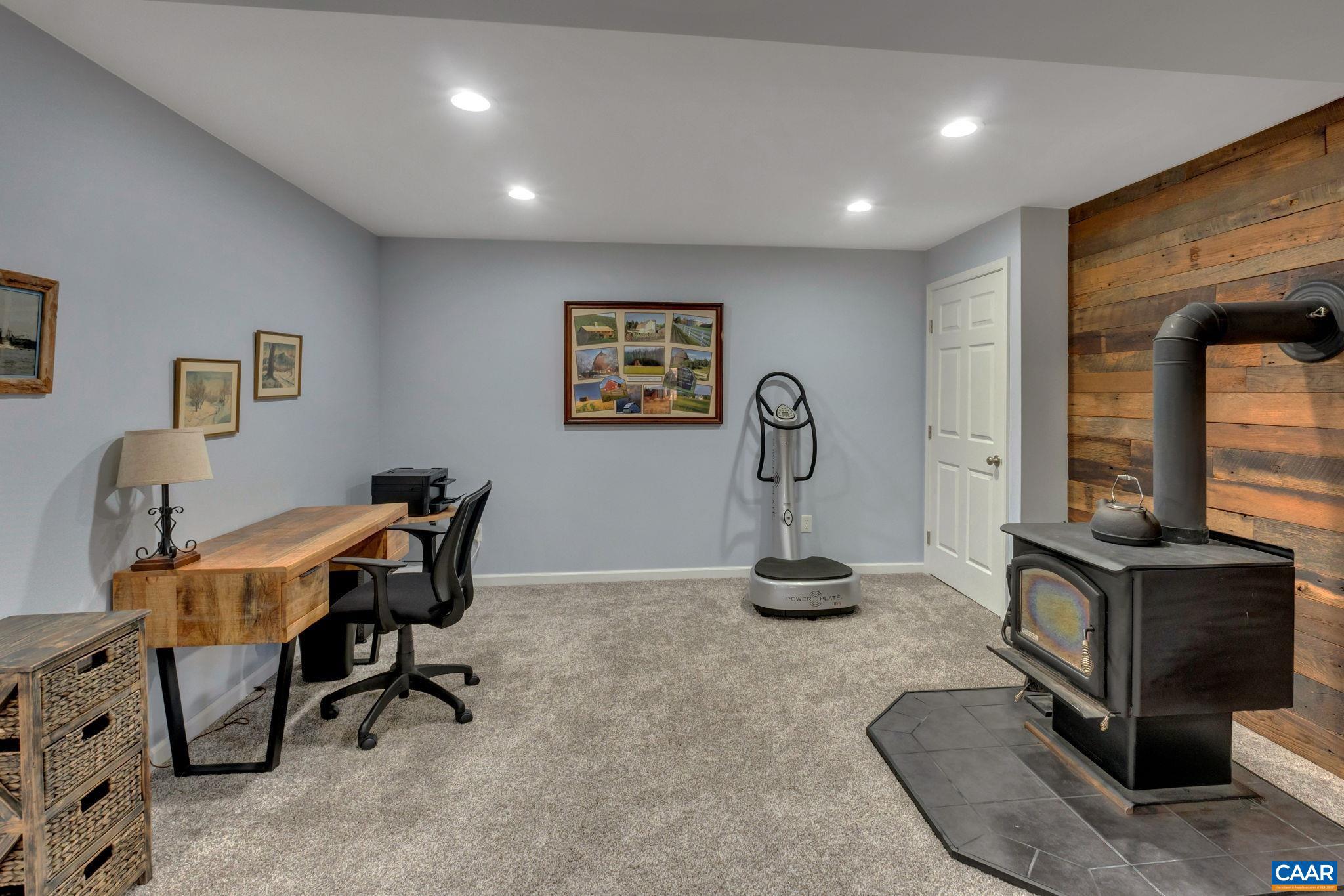 LAKE MONTICELLO - Residential