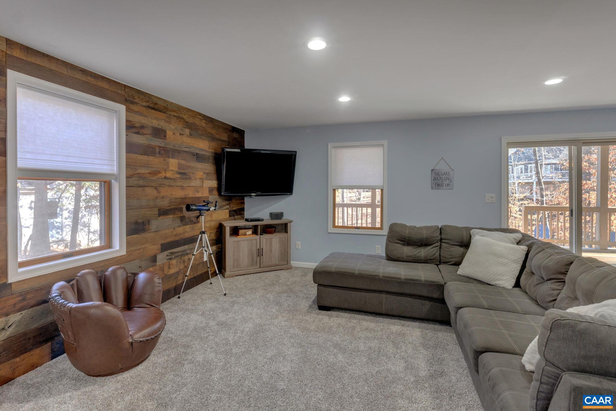 LAKE MONTICELLO - Residential