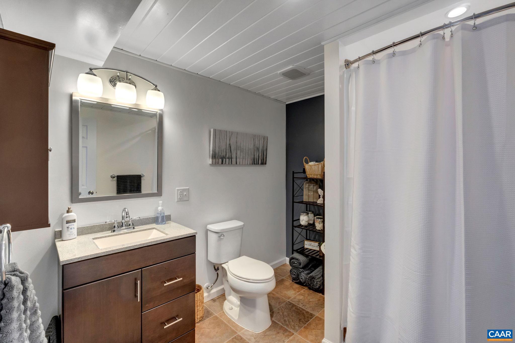 LAKE MONTICELLO - Residential