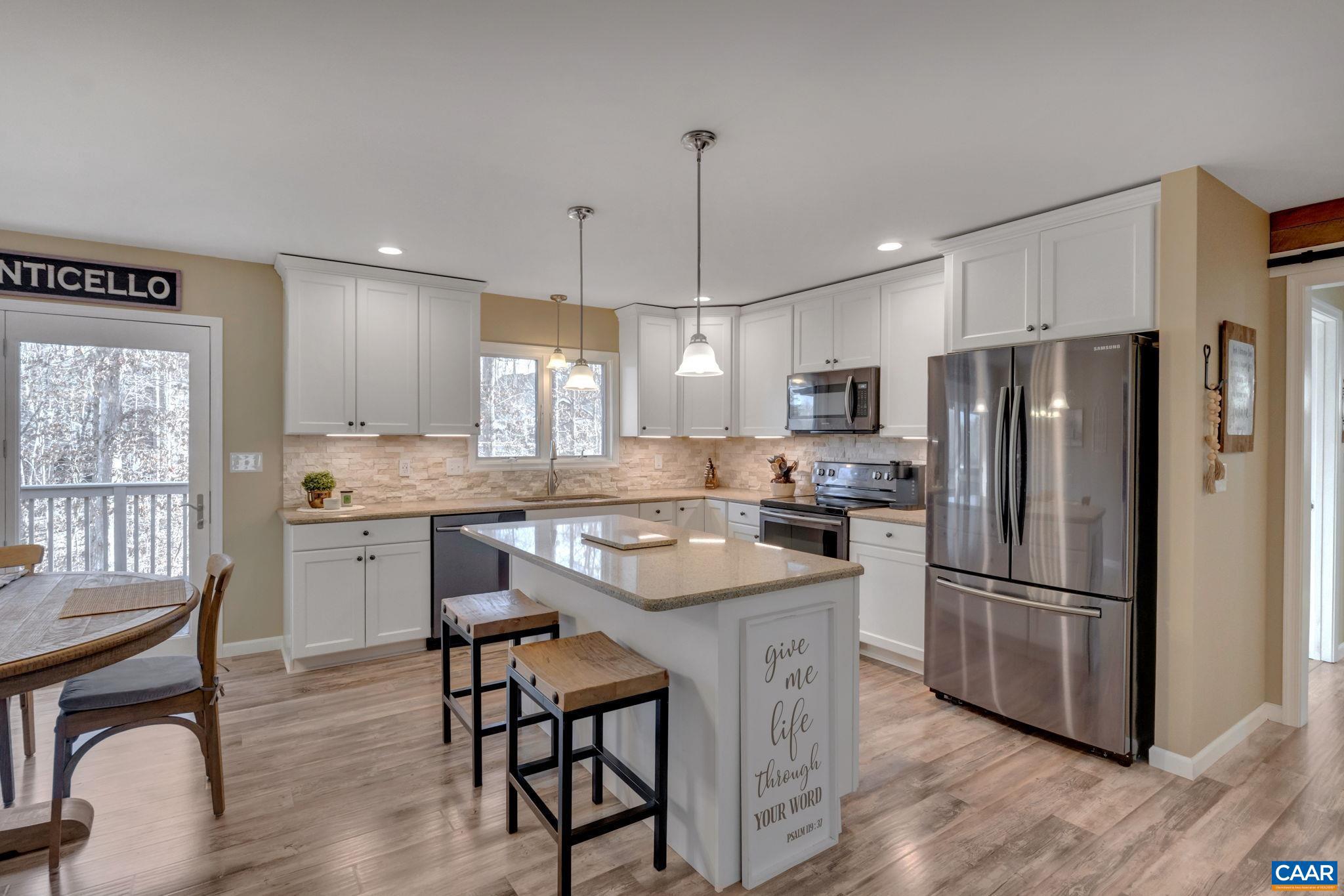 LAKE MONTICELLO - Residential