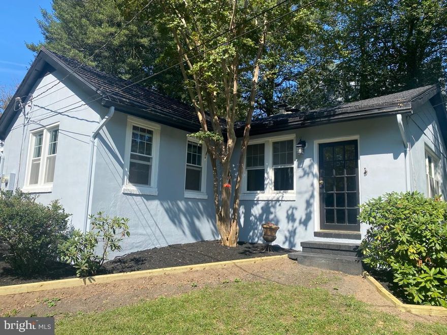 Conveniently located modern, super clean 2 bedroom 2 bath renovated move-in ready home with recently updated floors, fresh paint, appliances and more! Water access (for a fee),  roomy porch, nice-sized shed, spacious backyard, that is great for gardening, get-to-gethers, and outdoor relaxation, Close to area attractions, downtown Annapolis, walking distance to local businesses, a variety of restaurants, and the Bay area.  Show and Rent today!