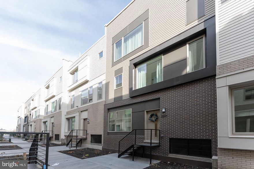 Covered Parking included with this newly 3 bedroom 3.5 bath town home with private roof deck and dog park at Kensington Court in East Kensington, a short walk to Fishtown.
There is an additional parking space that can be rented for an additional $100/mo.
There is a monthly pet fee depending on the pet type.  The HOA restricts certain types of animals.