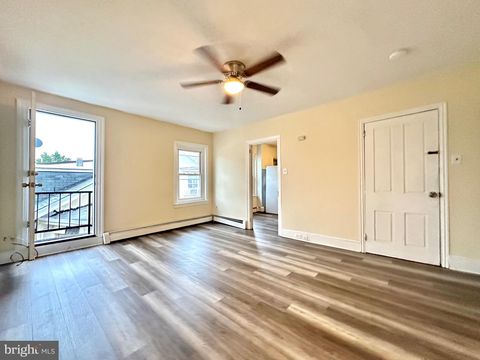 Townhouse For Rent - 914 Swede Street #3<br/> NORRISTOWN, PA 19401