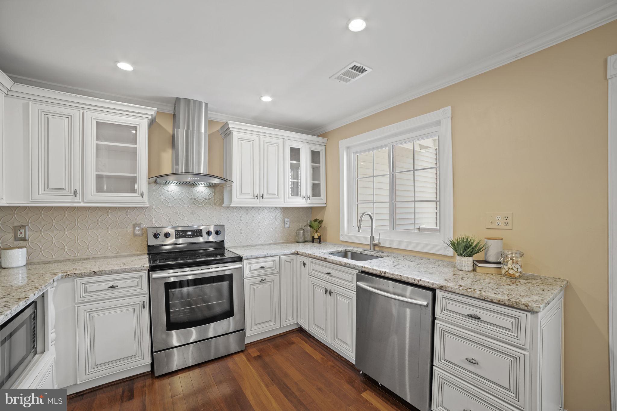 GRAYS POINTE - Residential