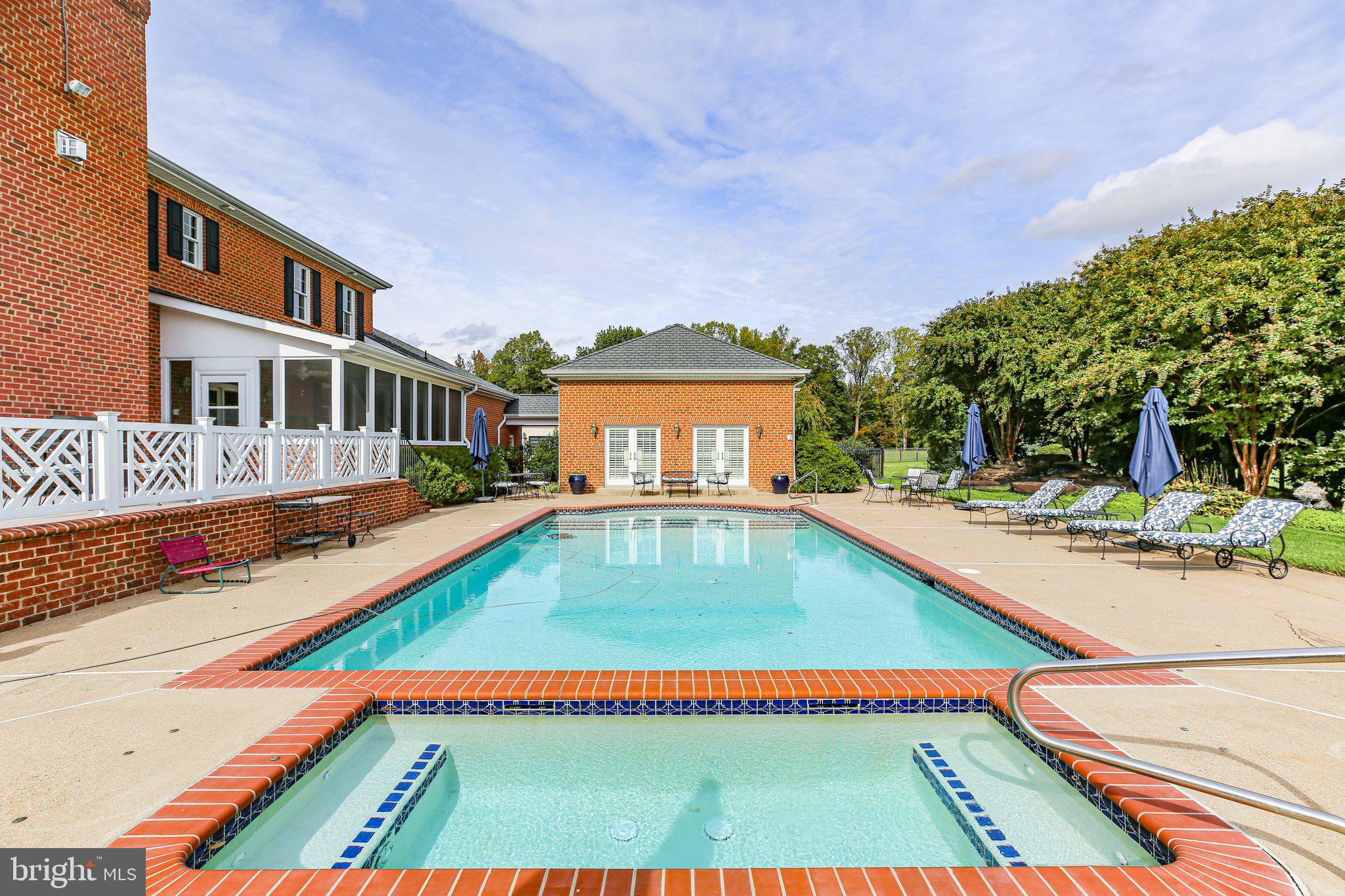 11203 NORTH CLUB DRIVE