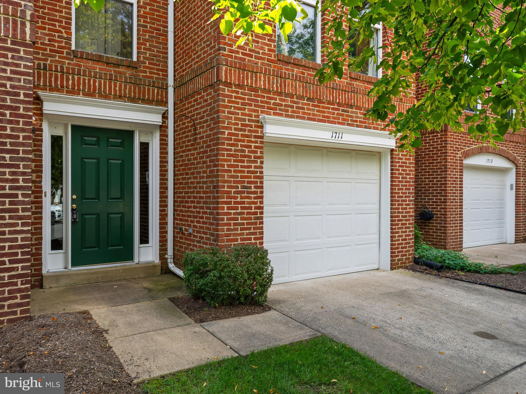 1711 BLUE FLINT COURT