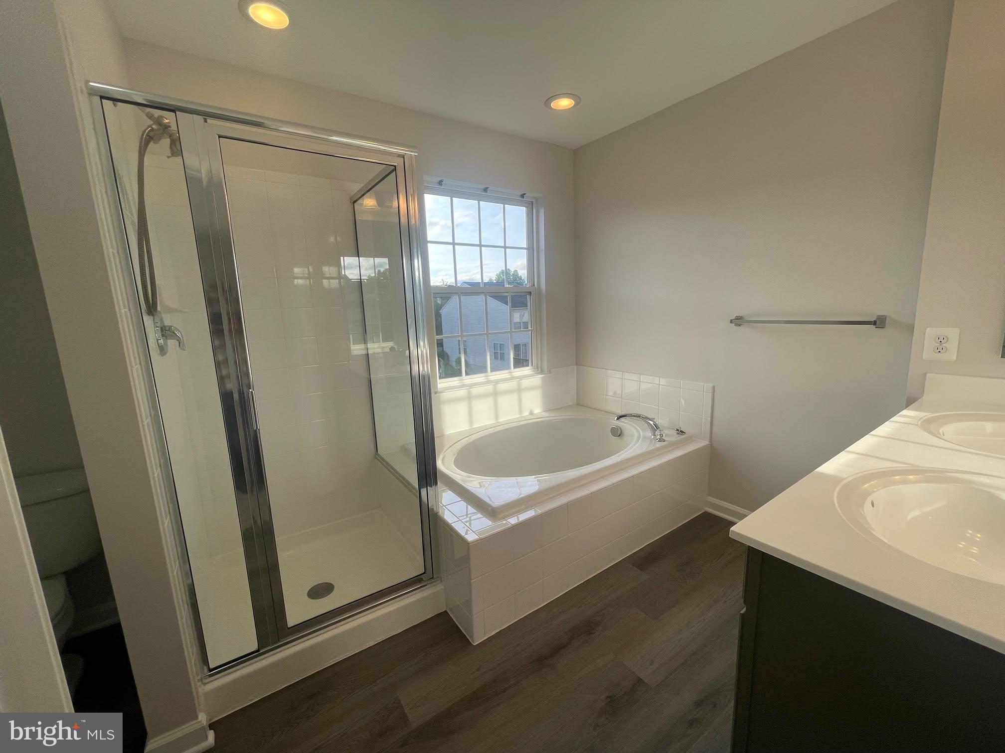 LAKELAND PLACE - Residential