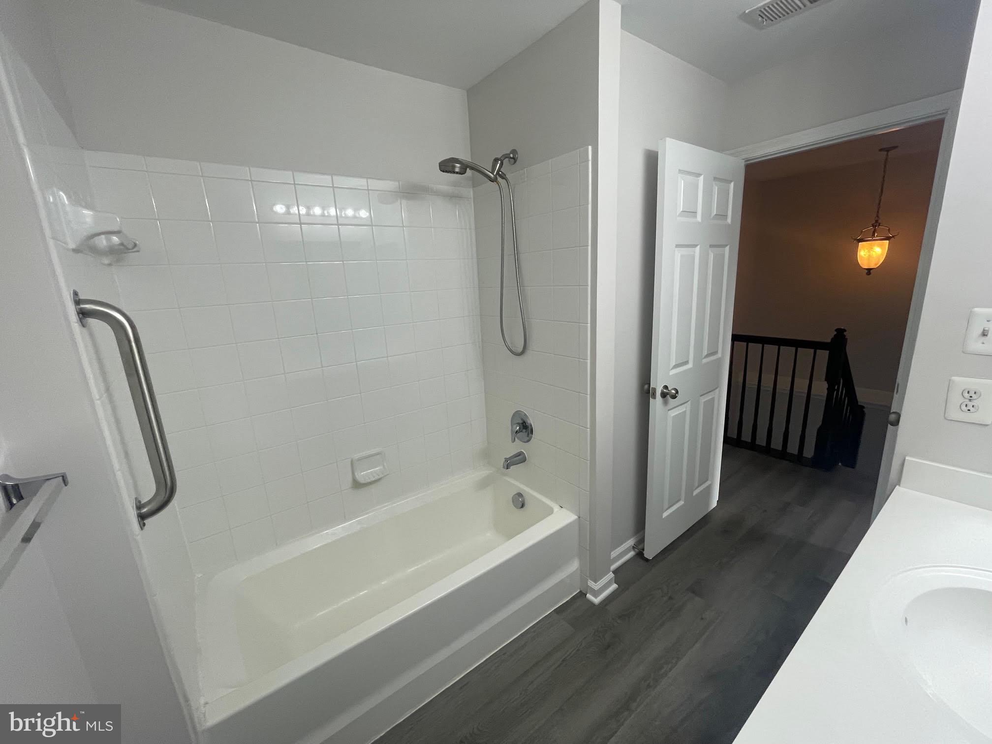 LAKELAND PLACE - Residential