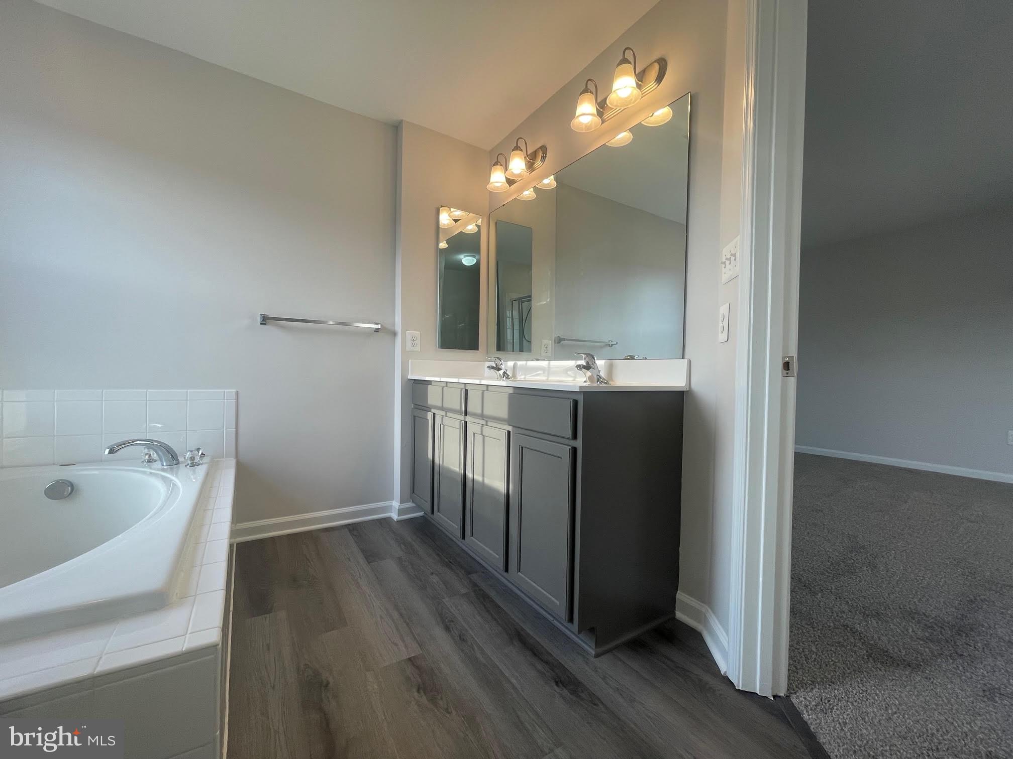 LAKELAND PLACE - Residential