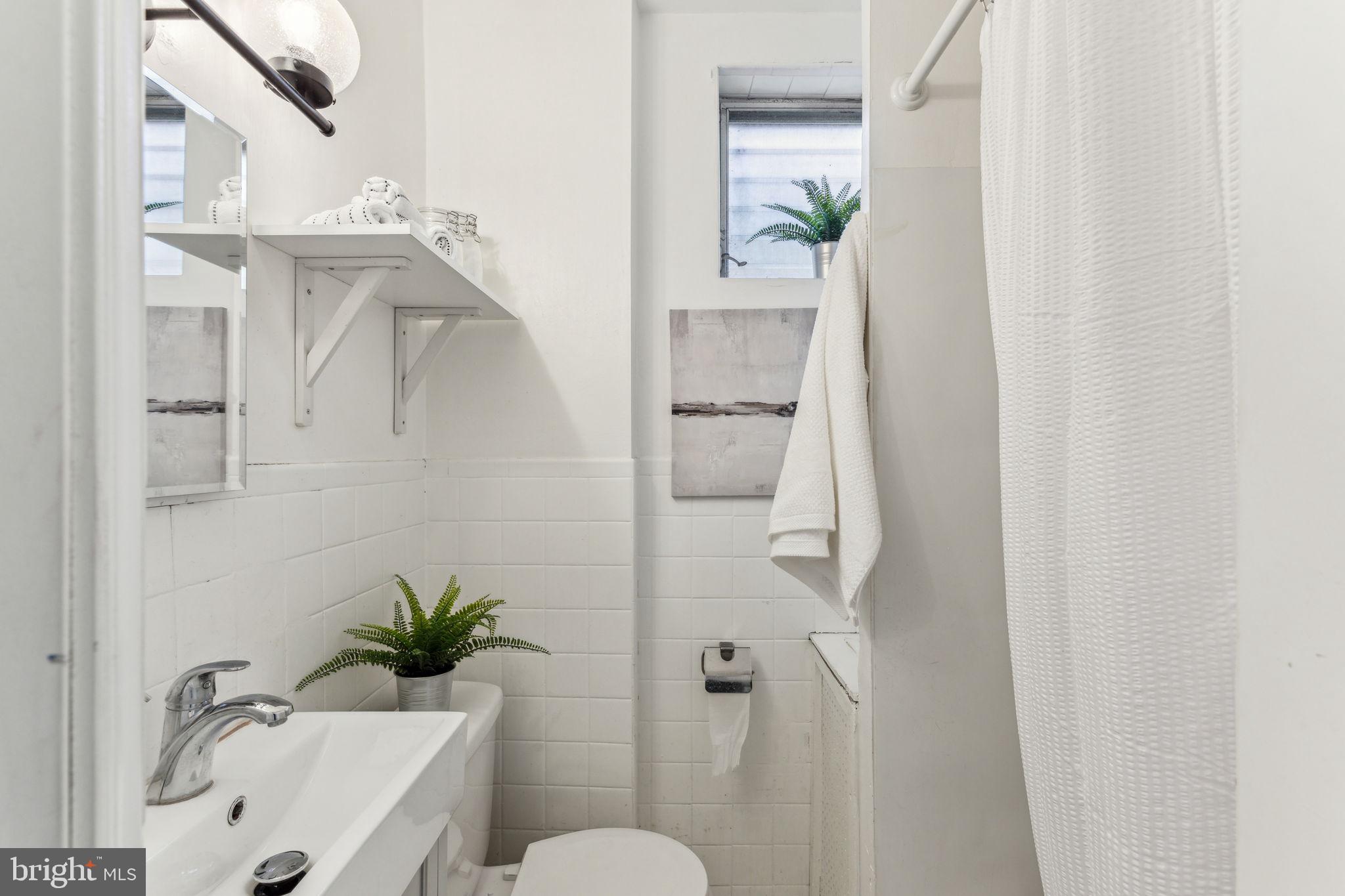 PORT RICHMOND - Residential Lease