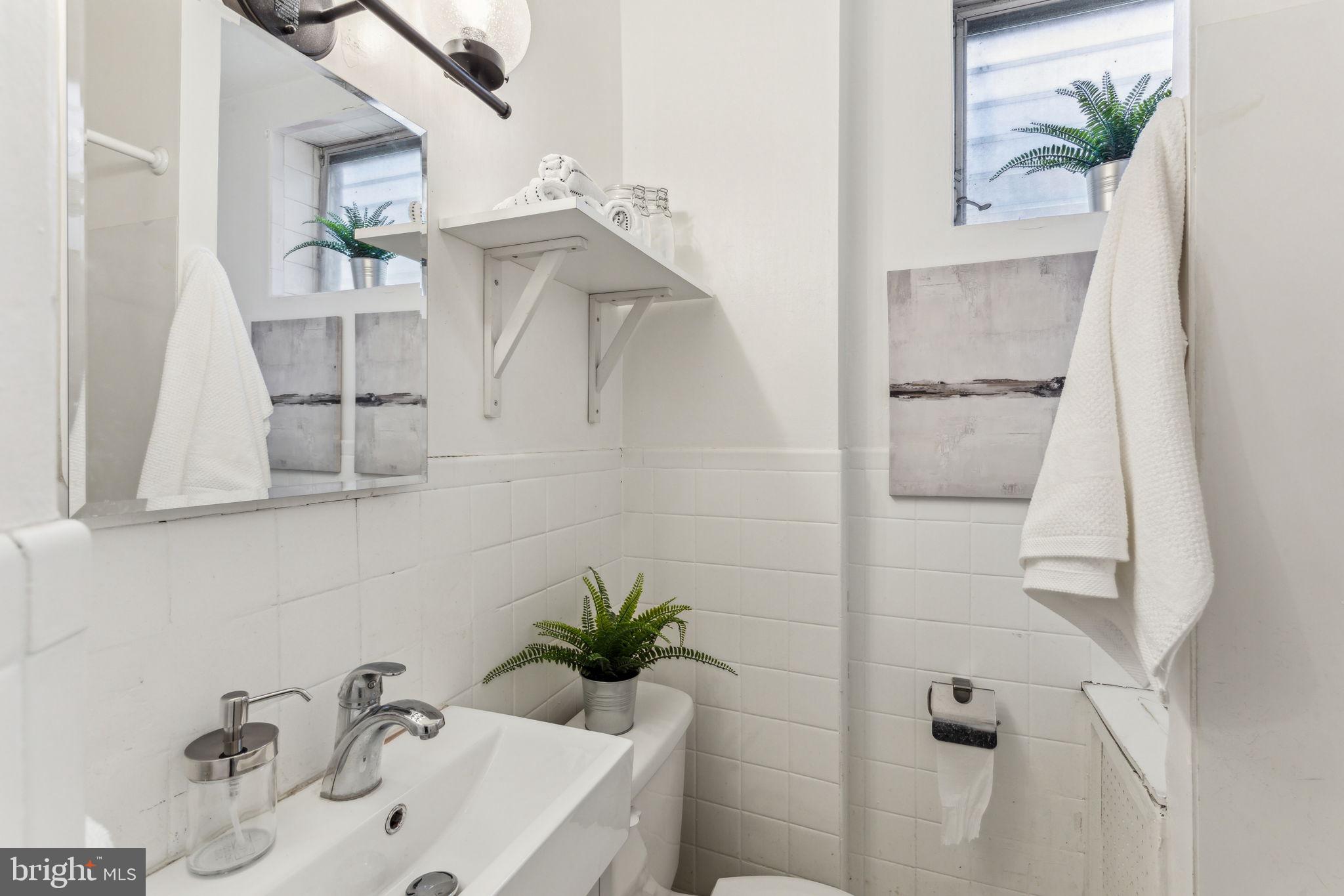 PORT RICHMOND - Residential Lease