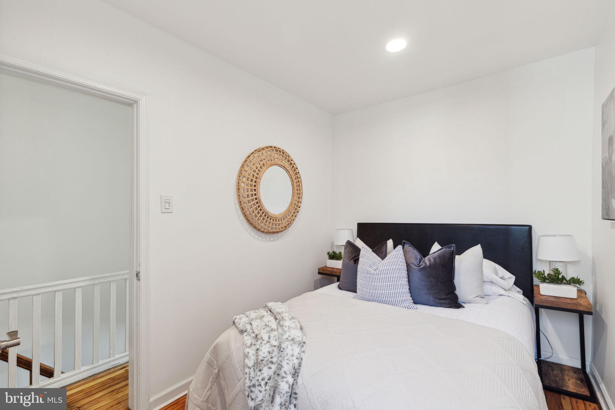 PORT RICHMOND - Residential Lease