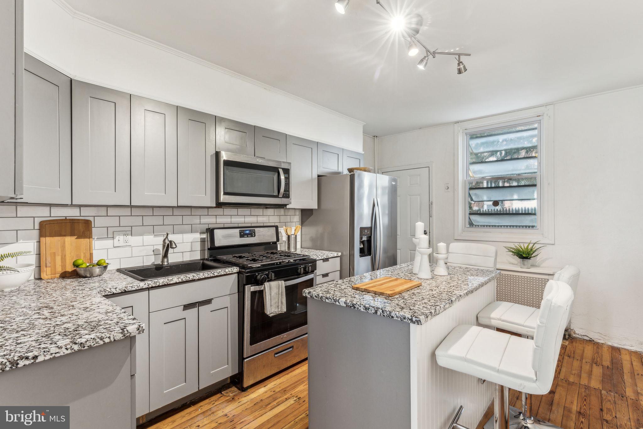 PORT RICHMOND - Residential Lease