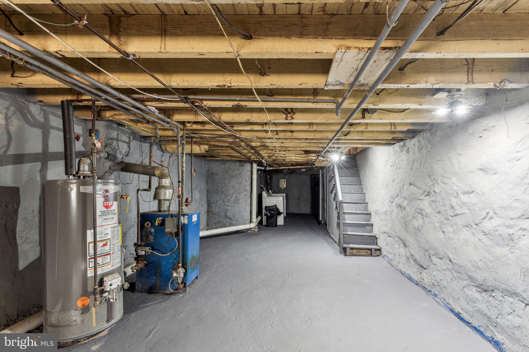 PORT RICHMOND - Residential Lease