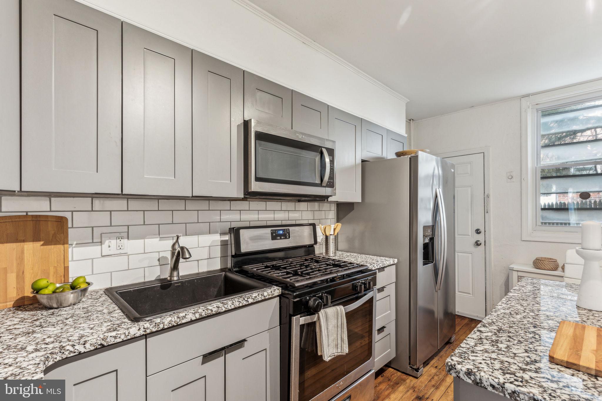 PORT RICHMOND - Residential Lease