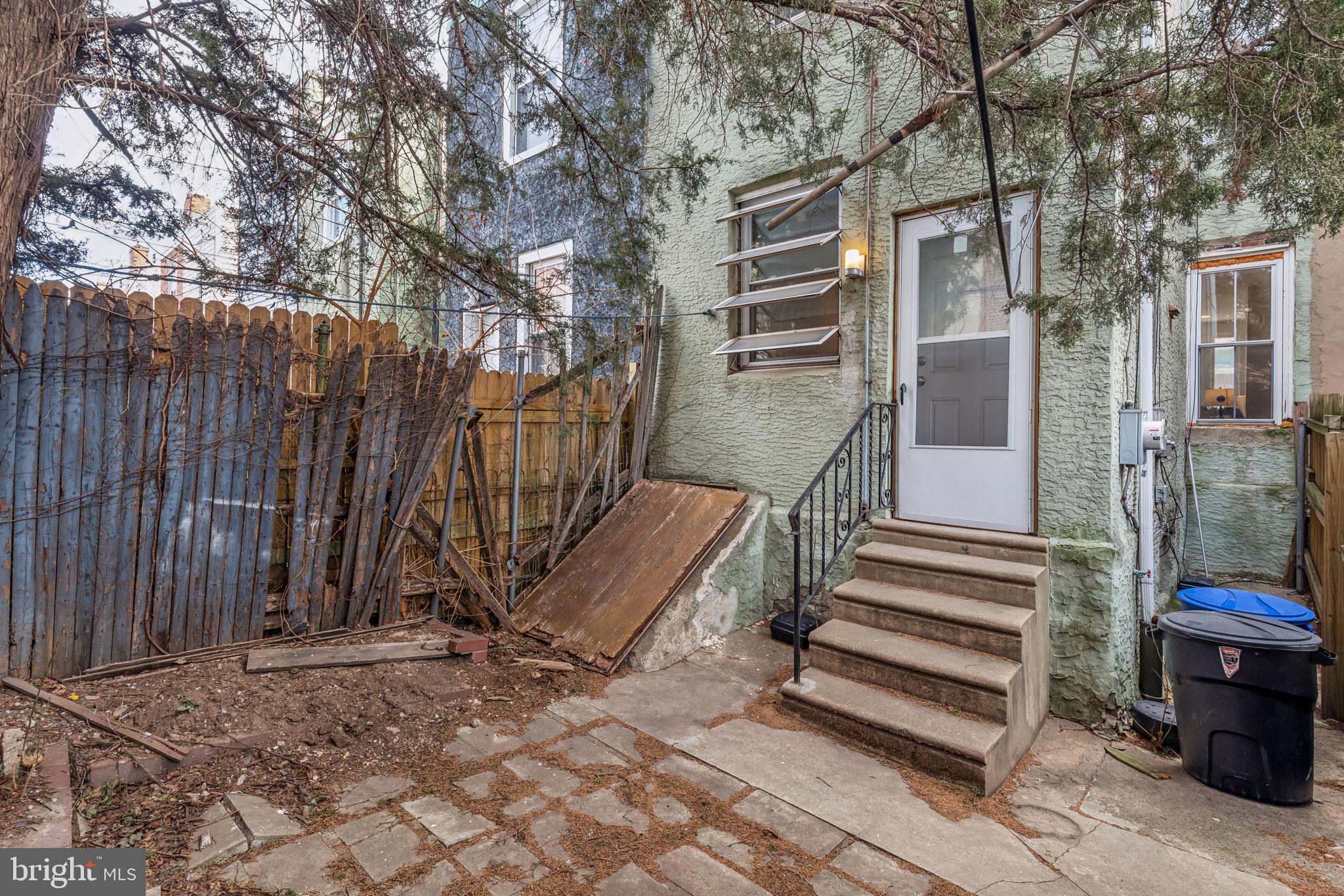 PORT RICHMOND - Residential Lease