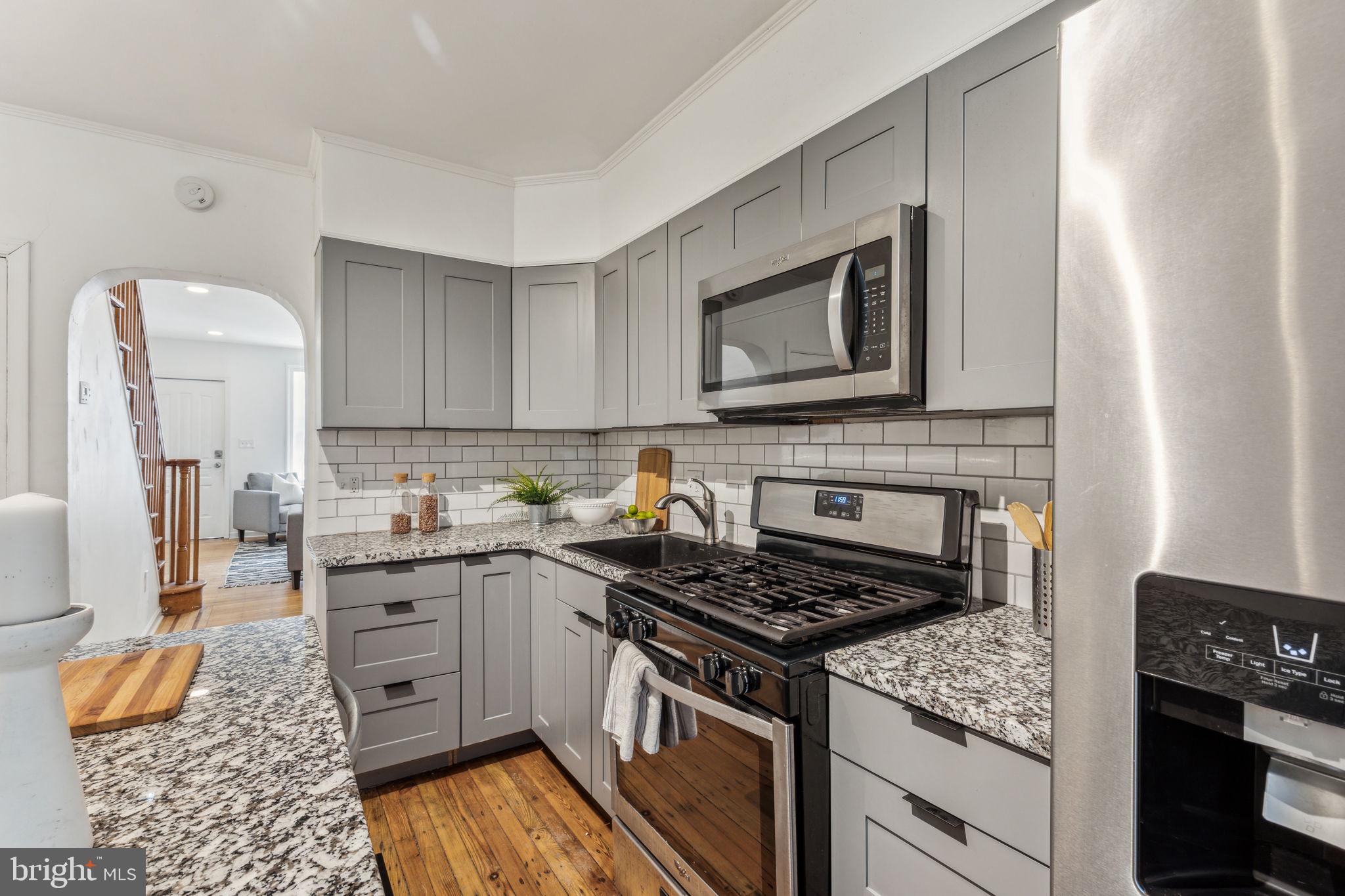 PORT RICHMOND - Residential Lease