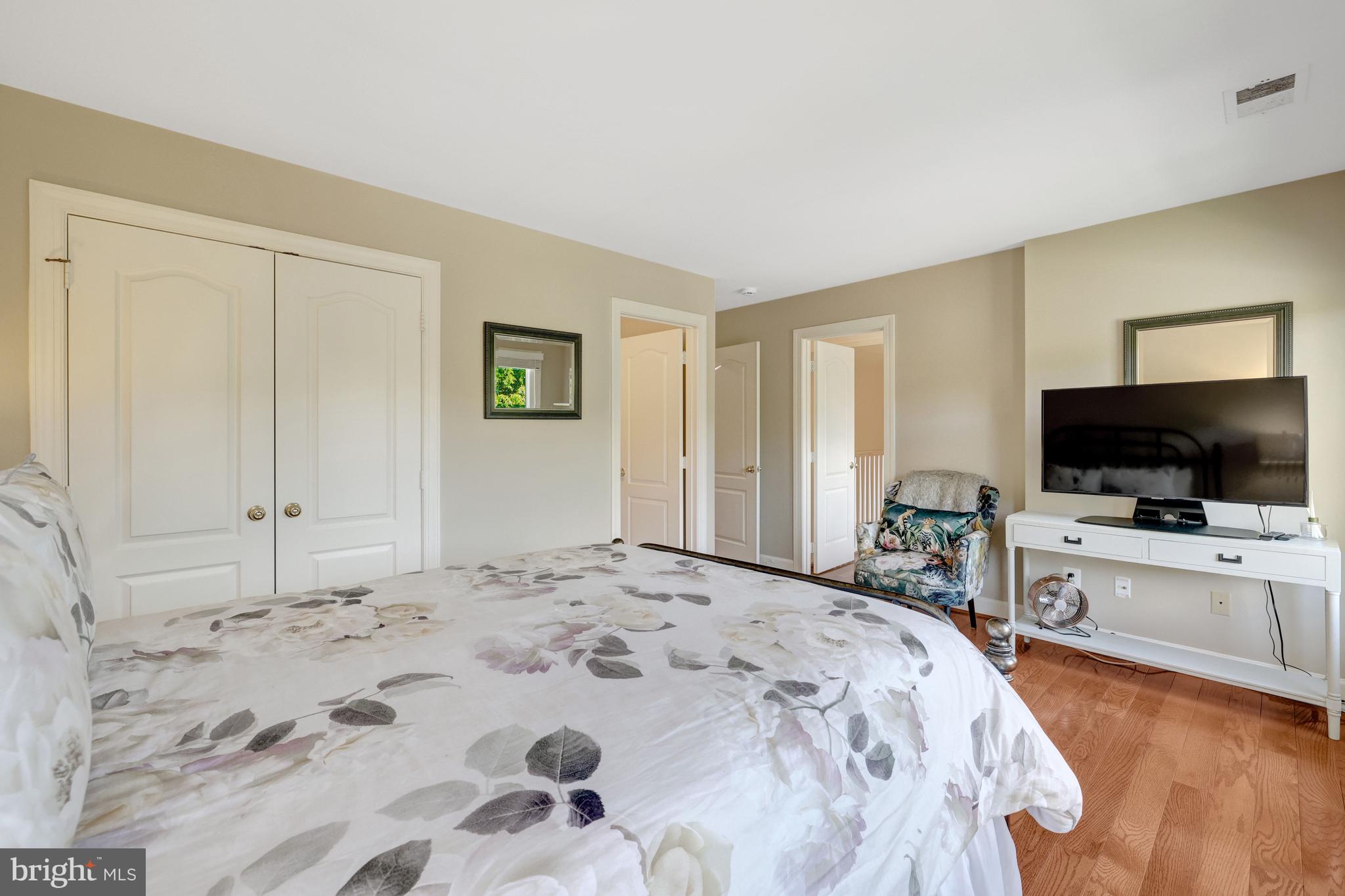HUNTERS END - Residential