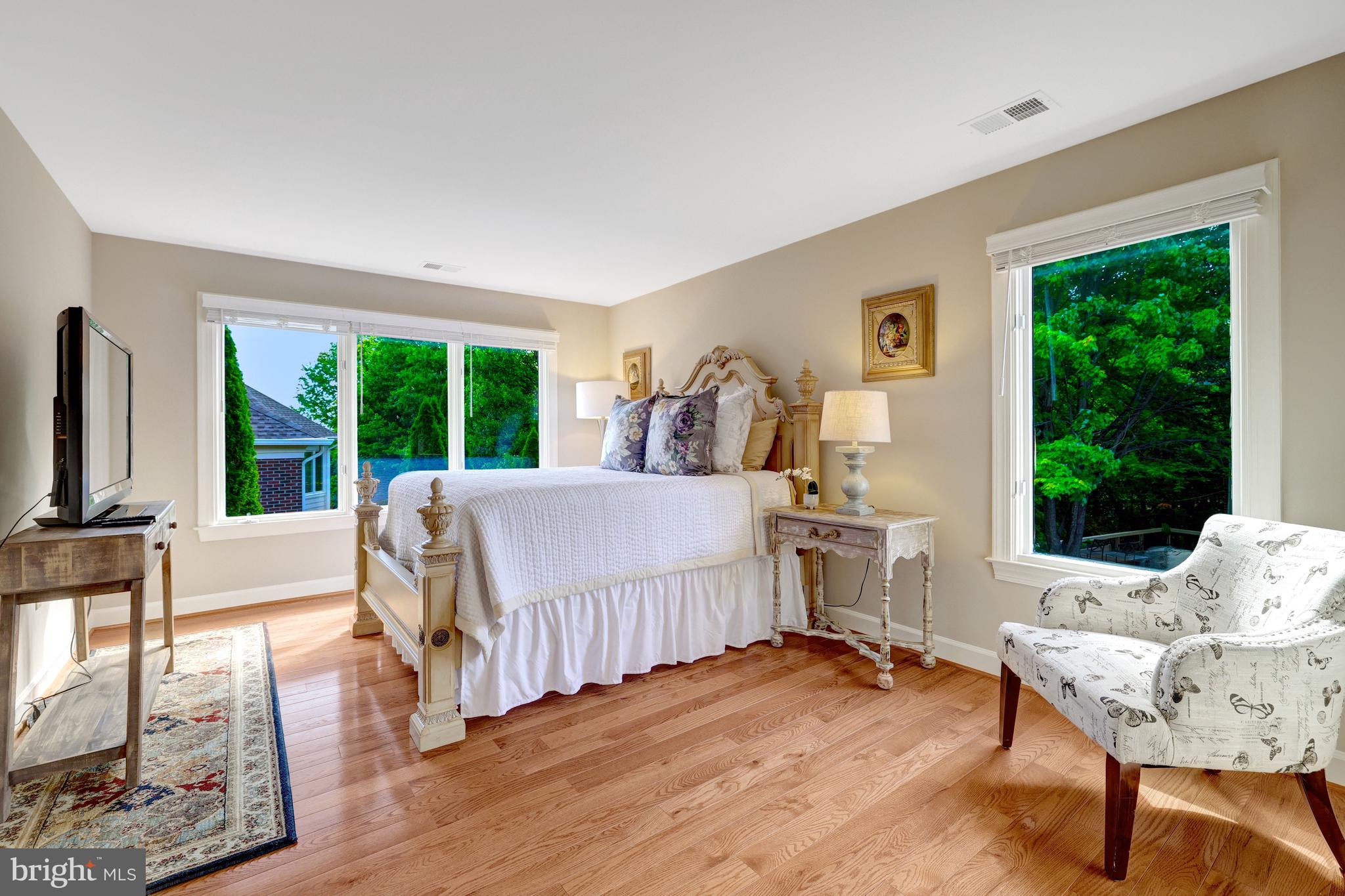 HUNTERS END - Residential