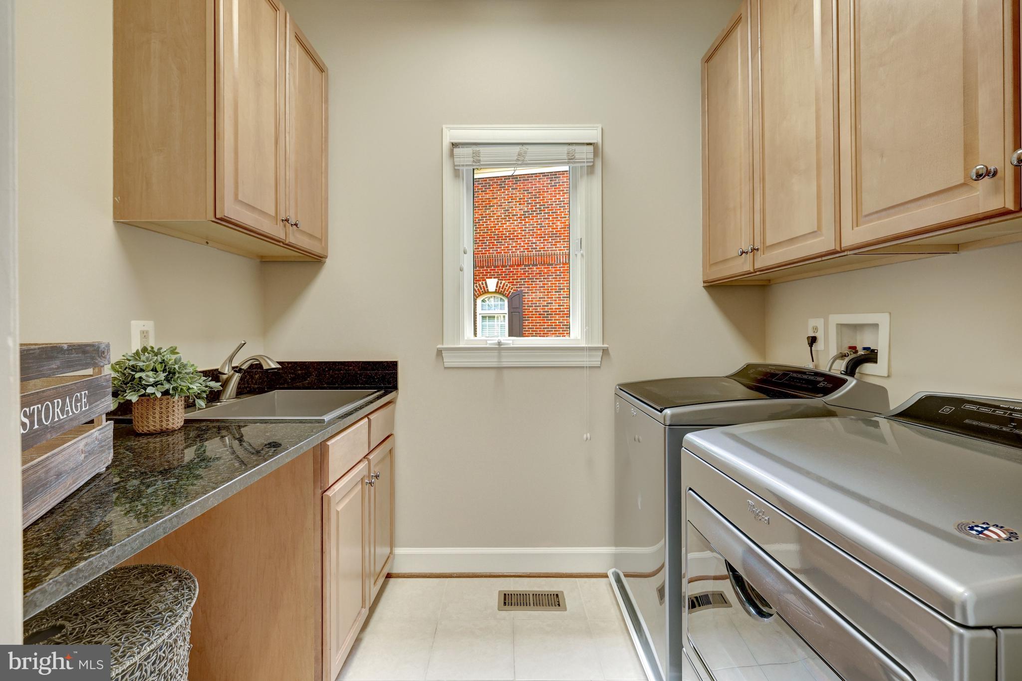 HUNTERS END - Residential