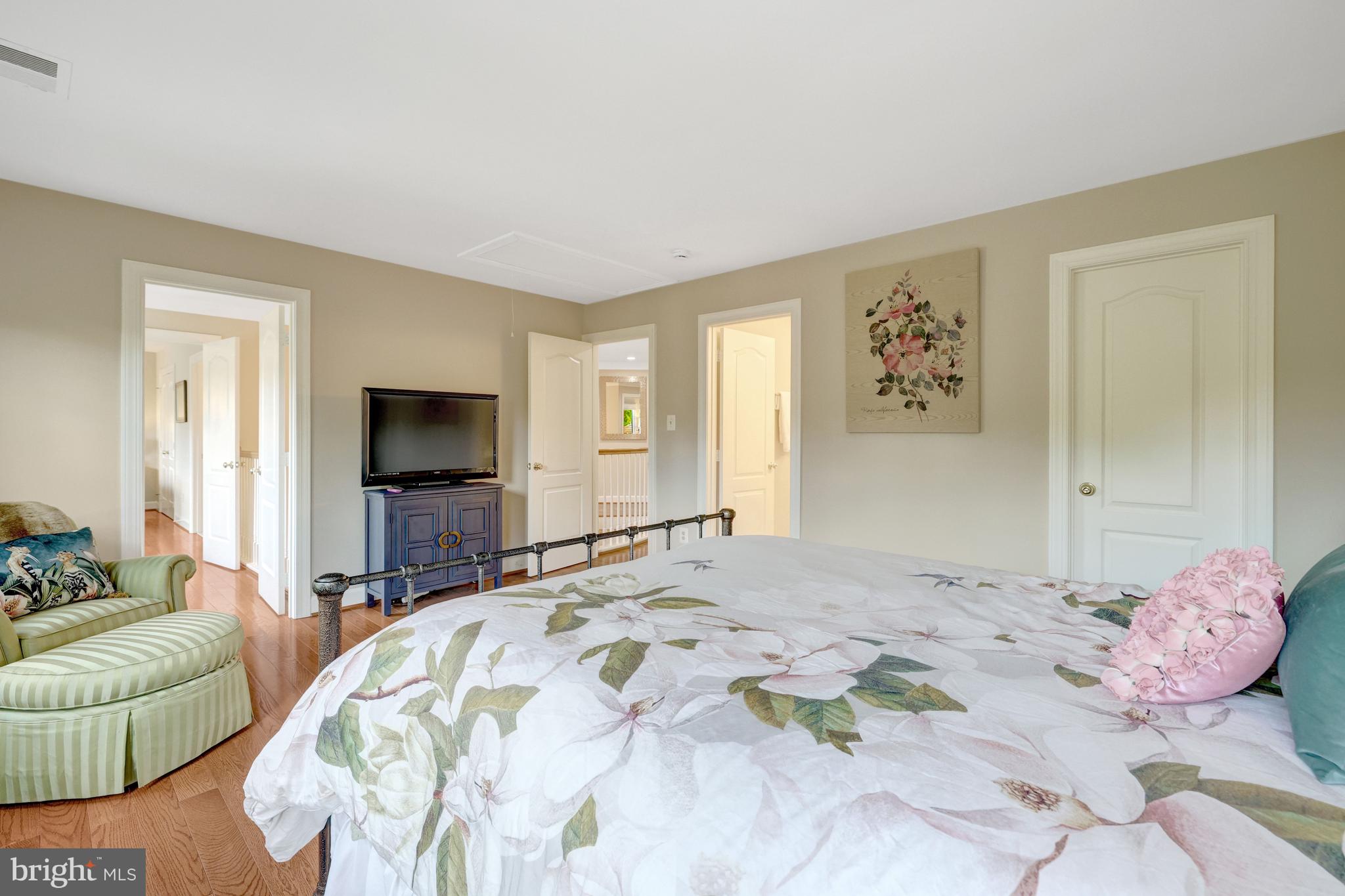 HUNTERS END - Residential