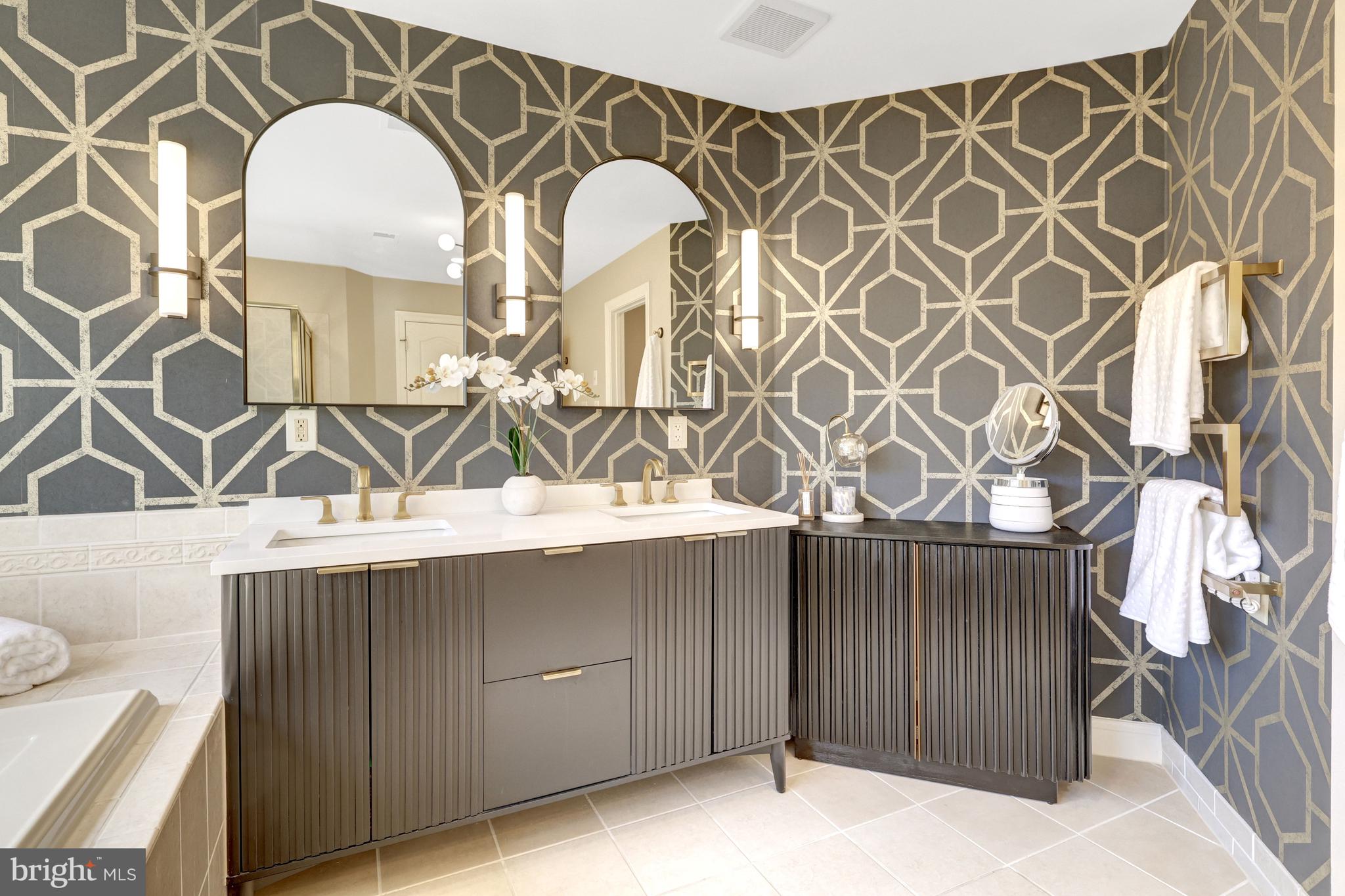 HUNTERS END - Residential