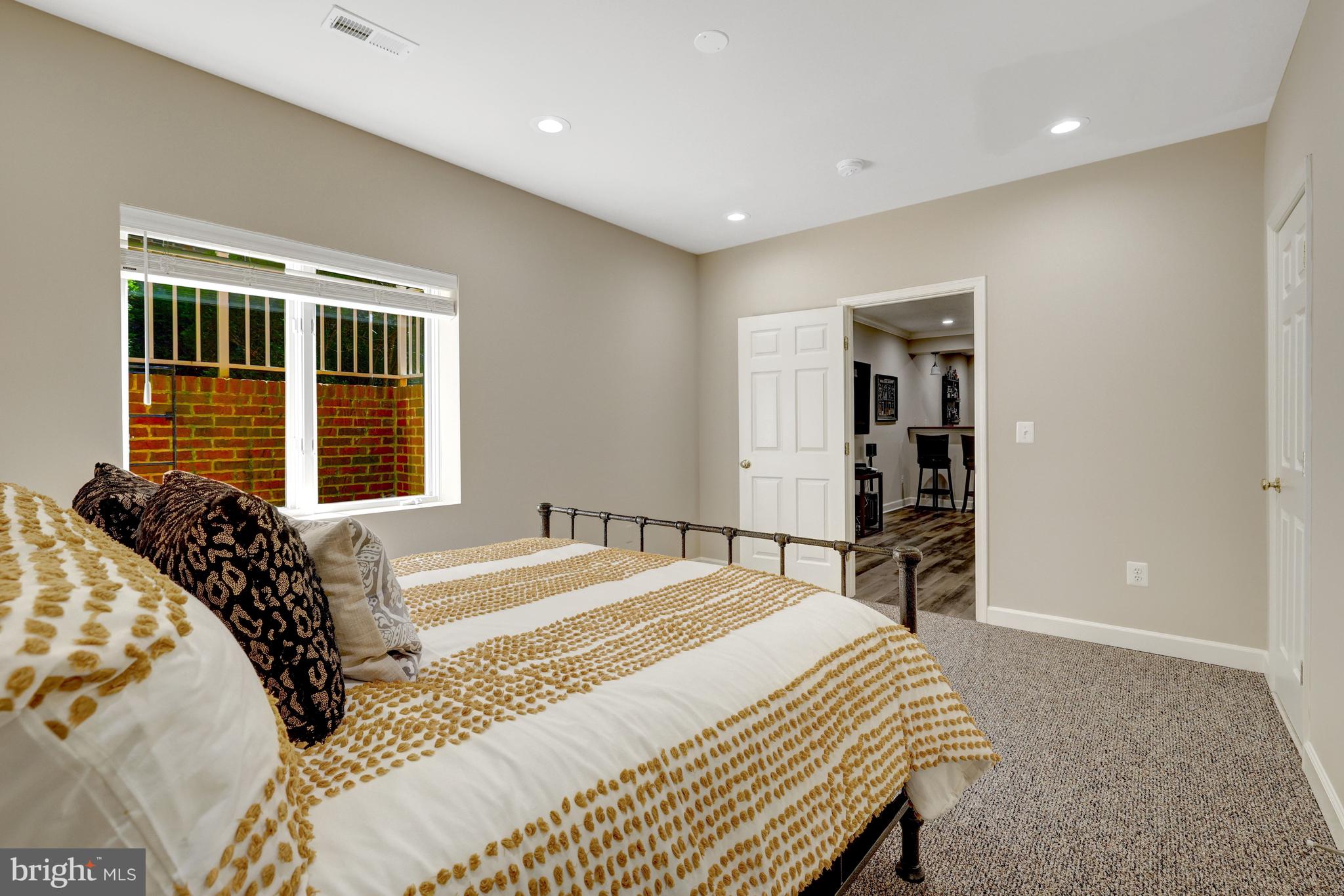 HUNTERS END - Residential