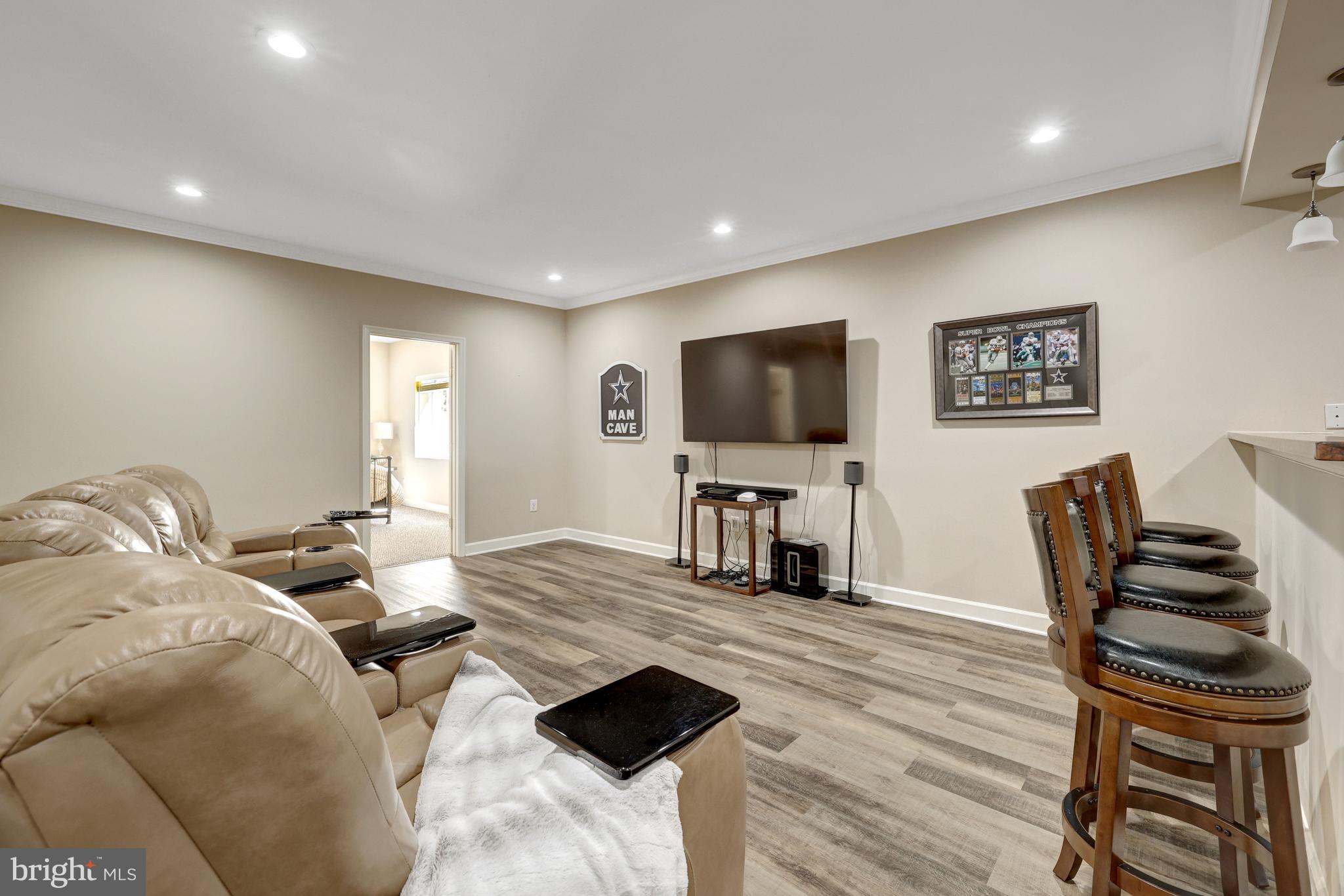 HUNTERS END - Residential