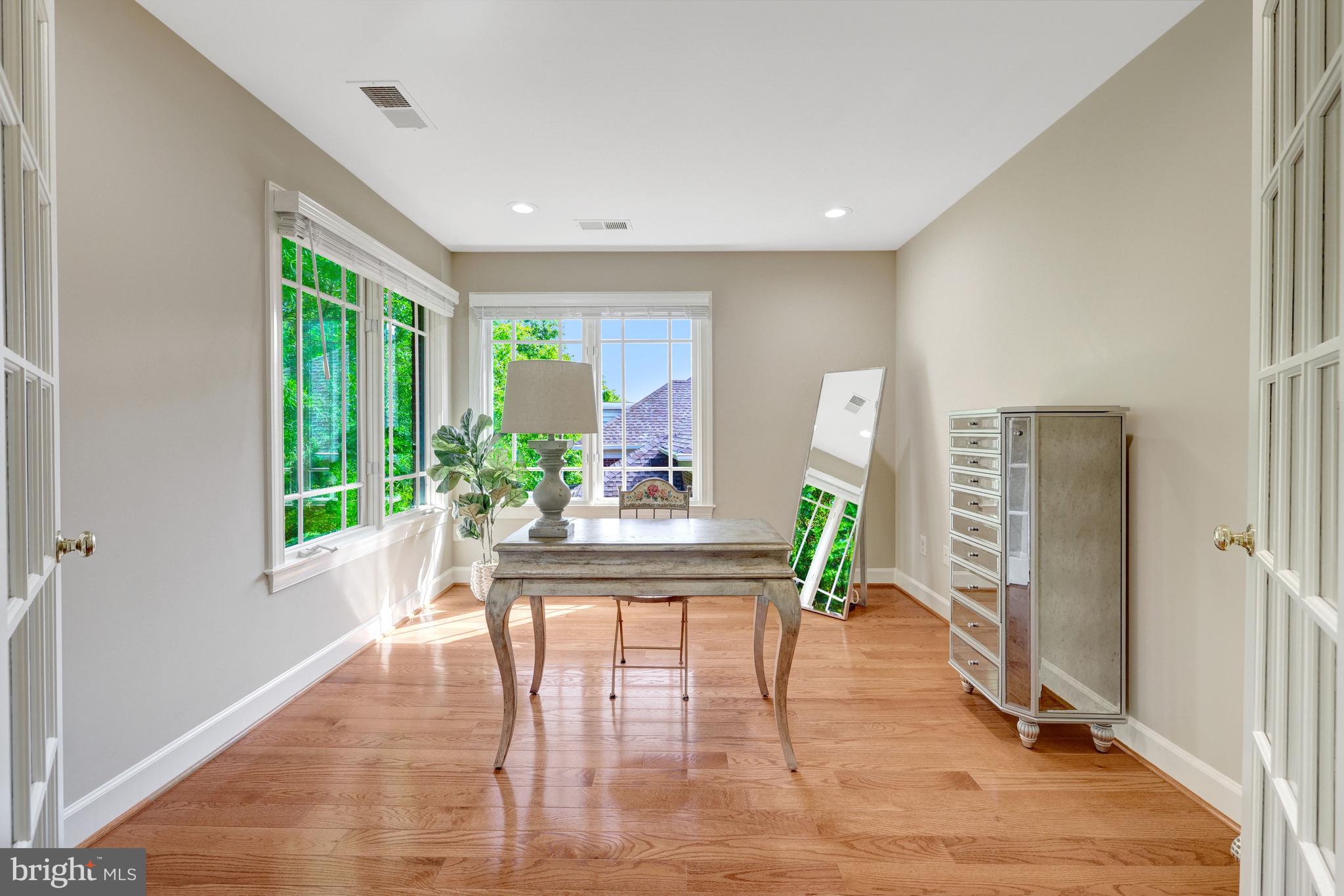 HUNTERS END - Residential