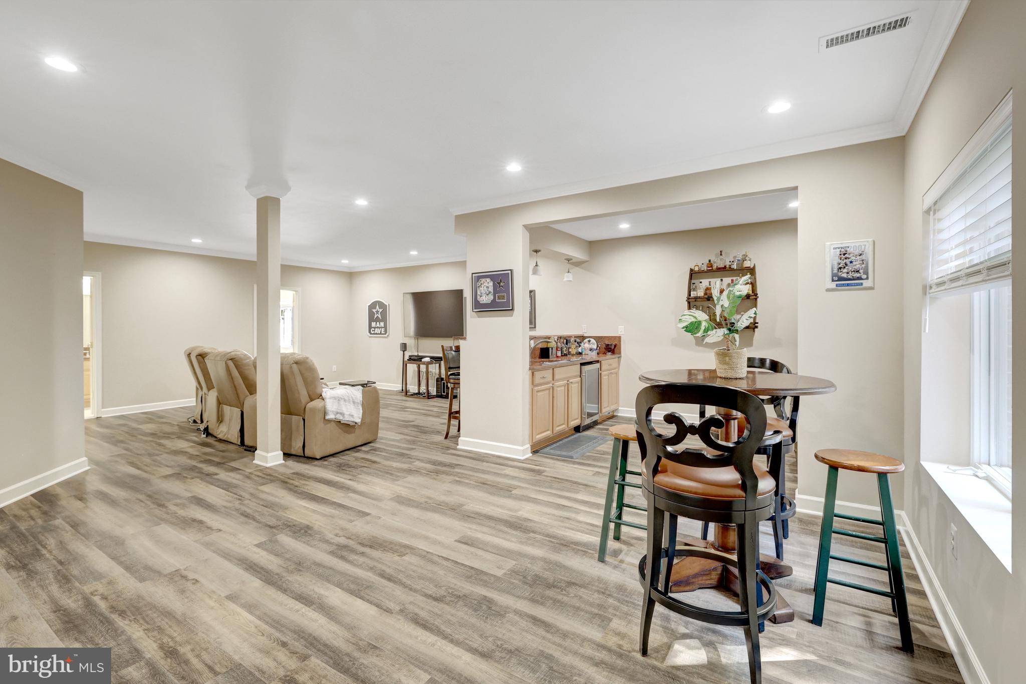 HUNTERS END - Residential
