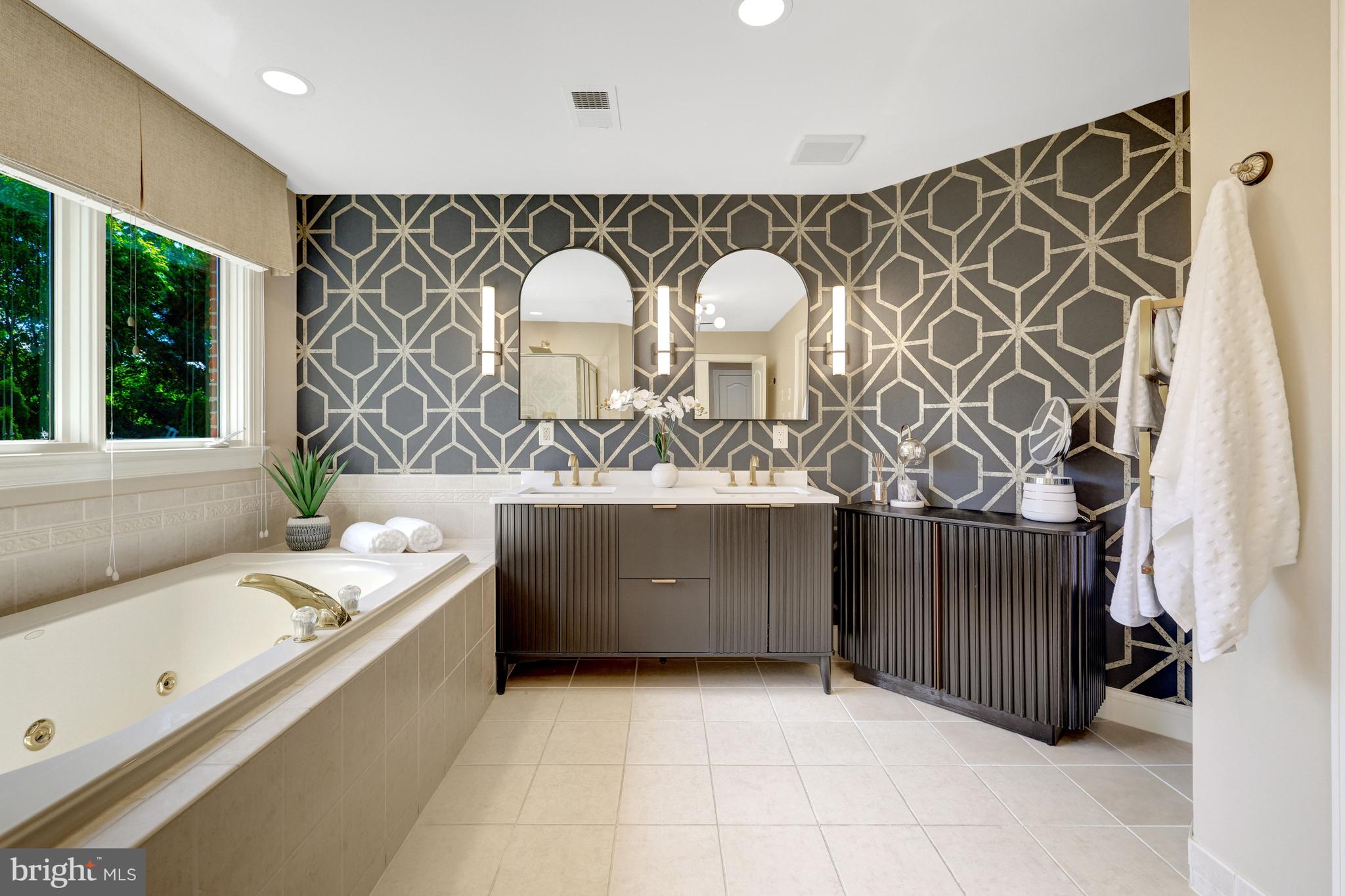 HUNTERS END - Residential
