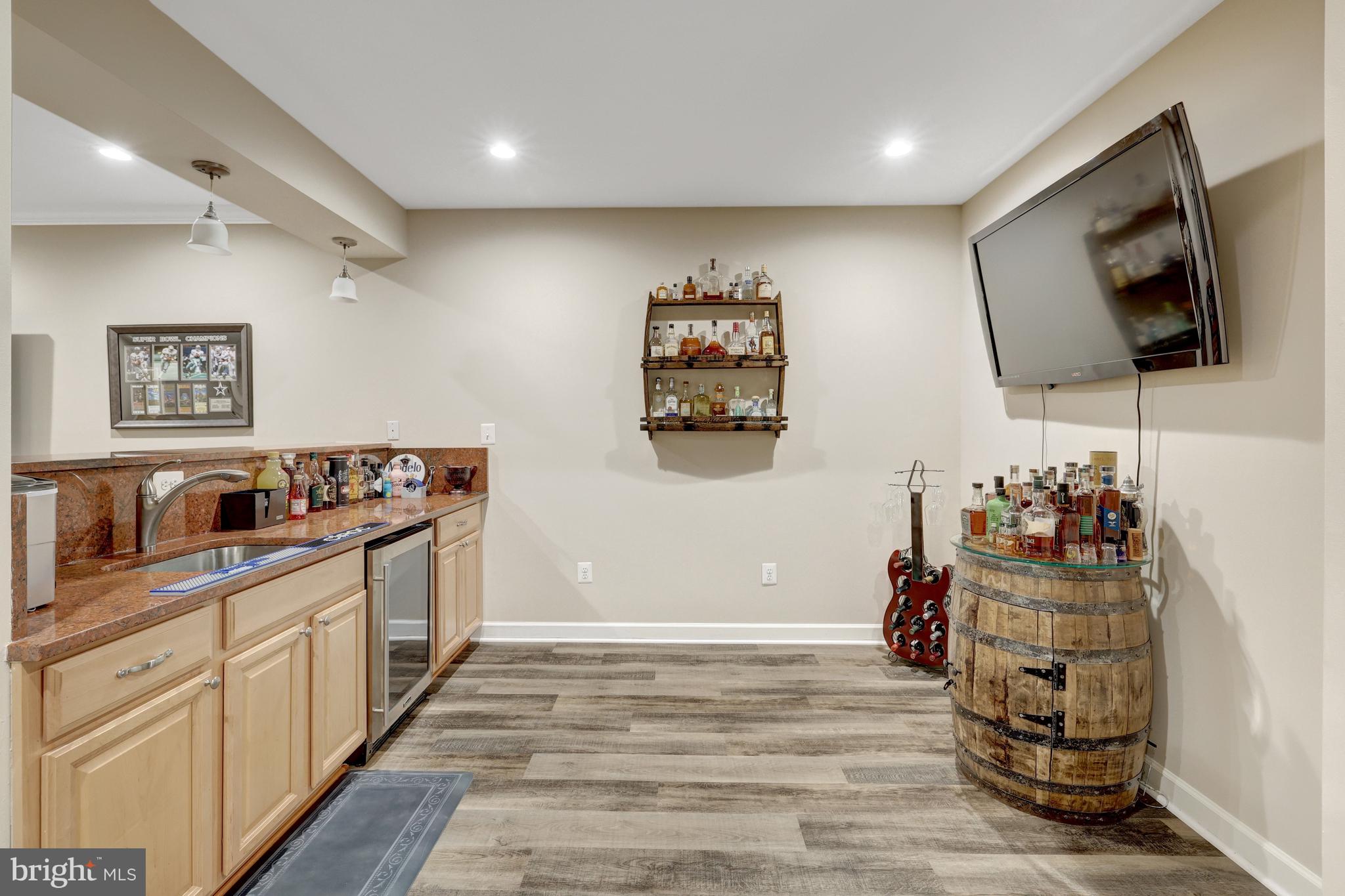 HUNTERS END - Residential