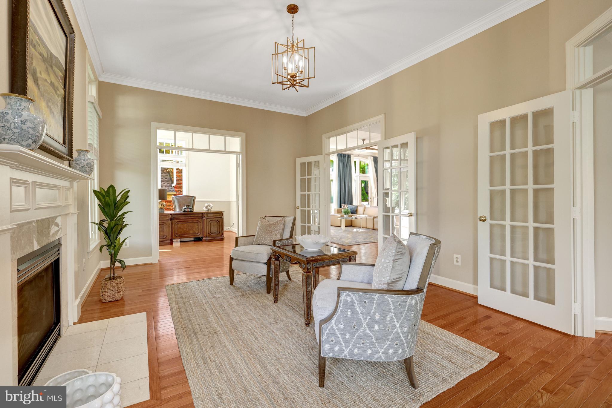 HUNTERS END - Residential