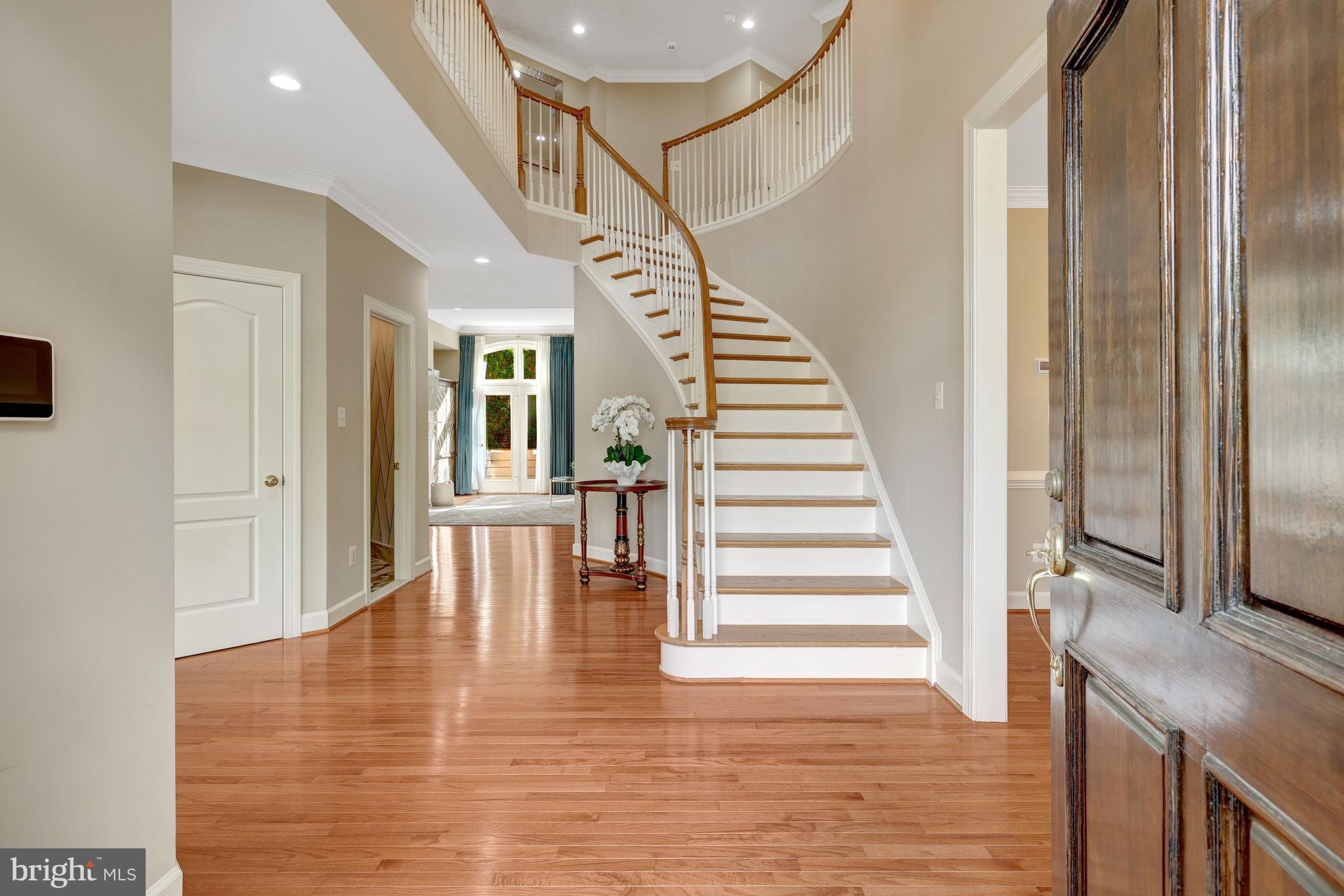 HUNTERS END - Residential