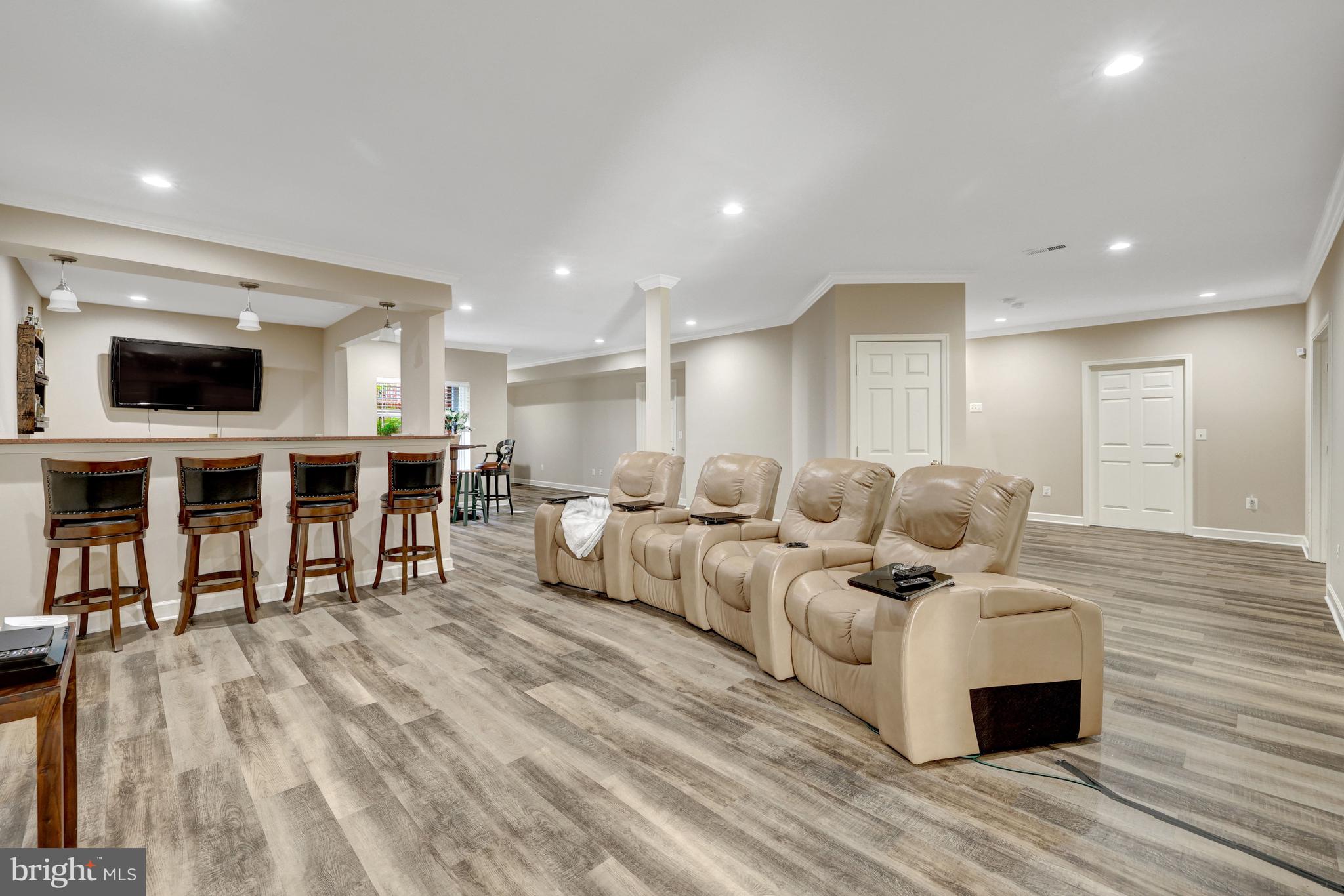 HUNTERS END - Residential