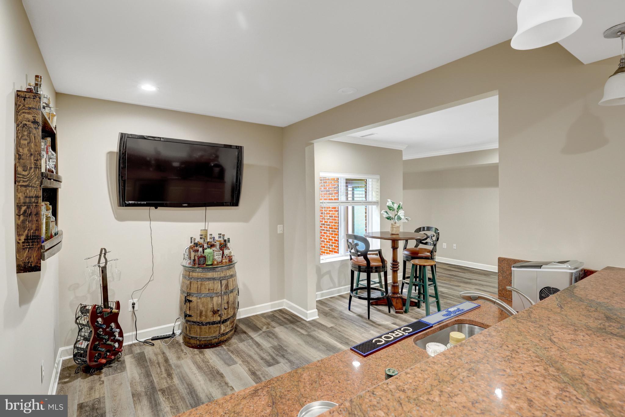 HUNTERS END - Residential
