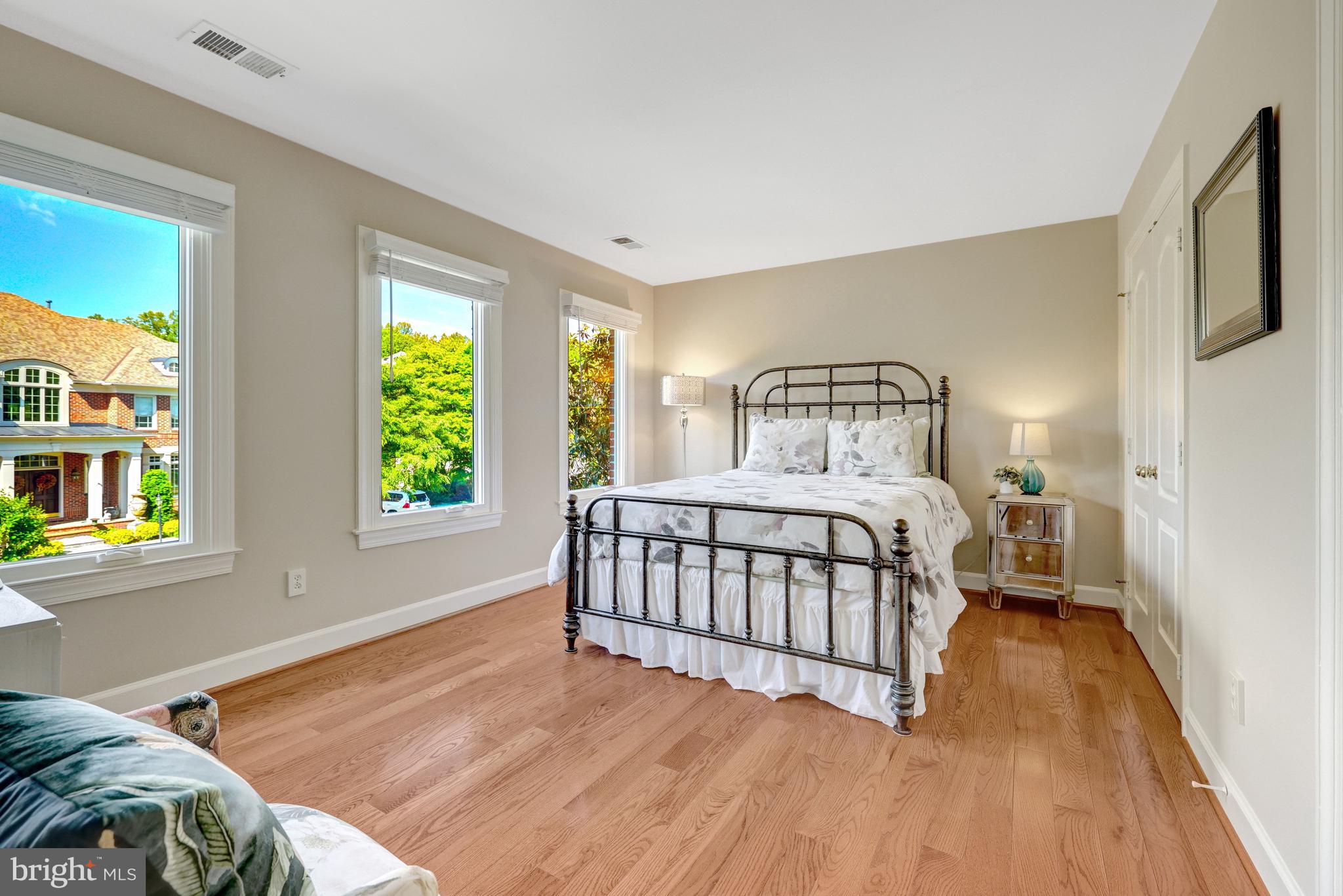 HUNTERS END - Residential