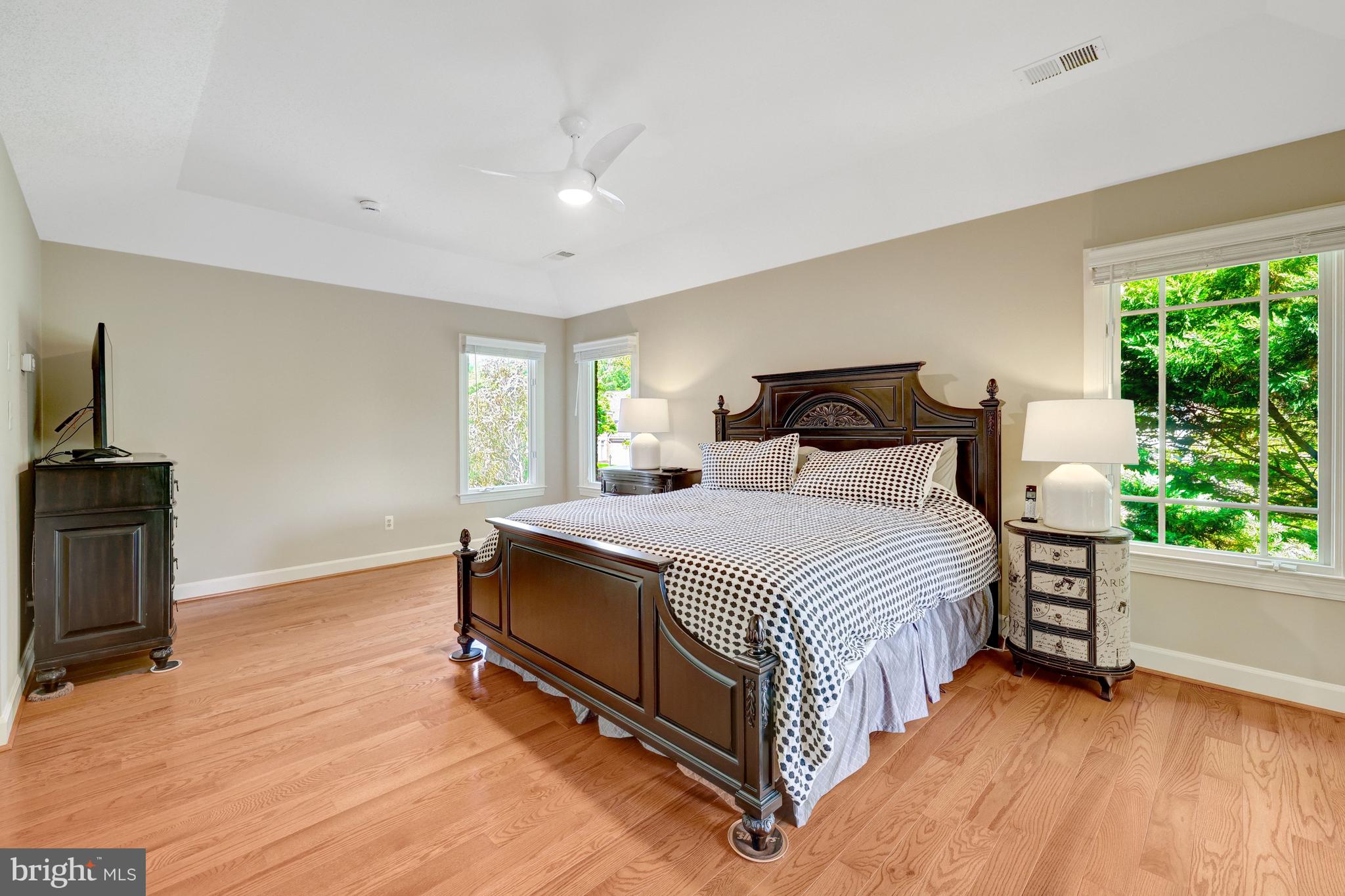 HUNTERS END - Residential