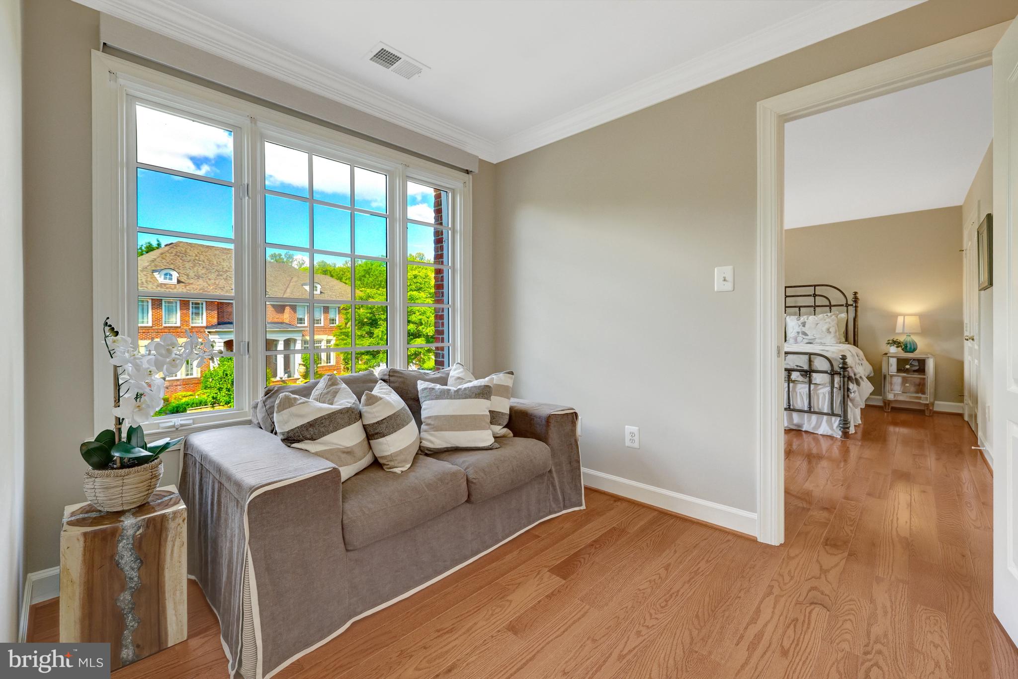 HUNTERS END - Residential