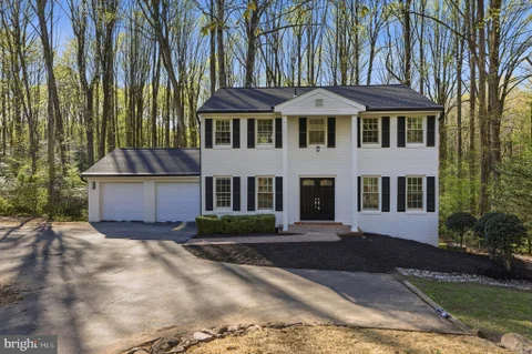 12136 Westwood Hills Drive, Herndon, VA MLS: VAFX2326484